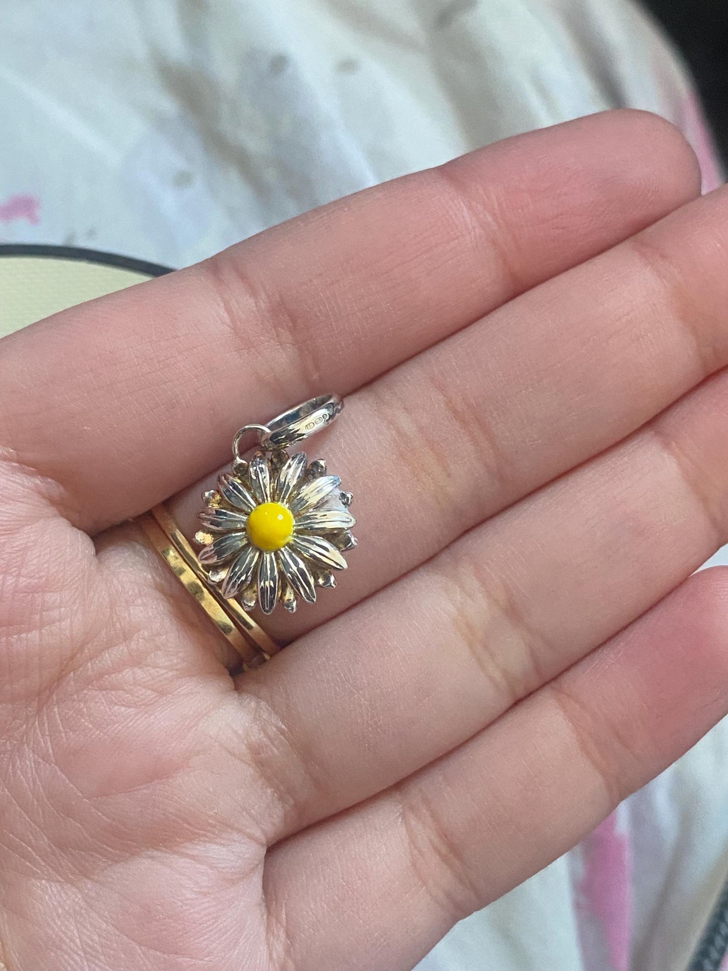 stunning Links of London daisy charm, sterling silver, yellow enamel, genuine