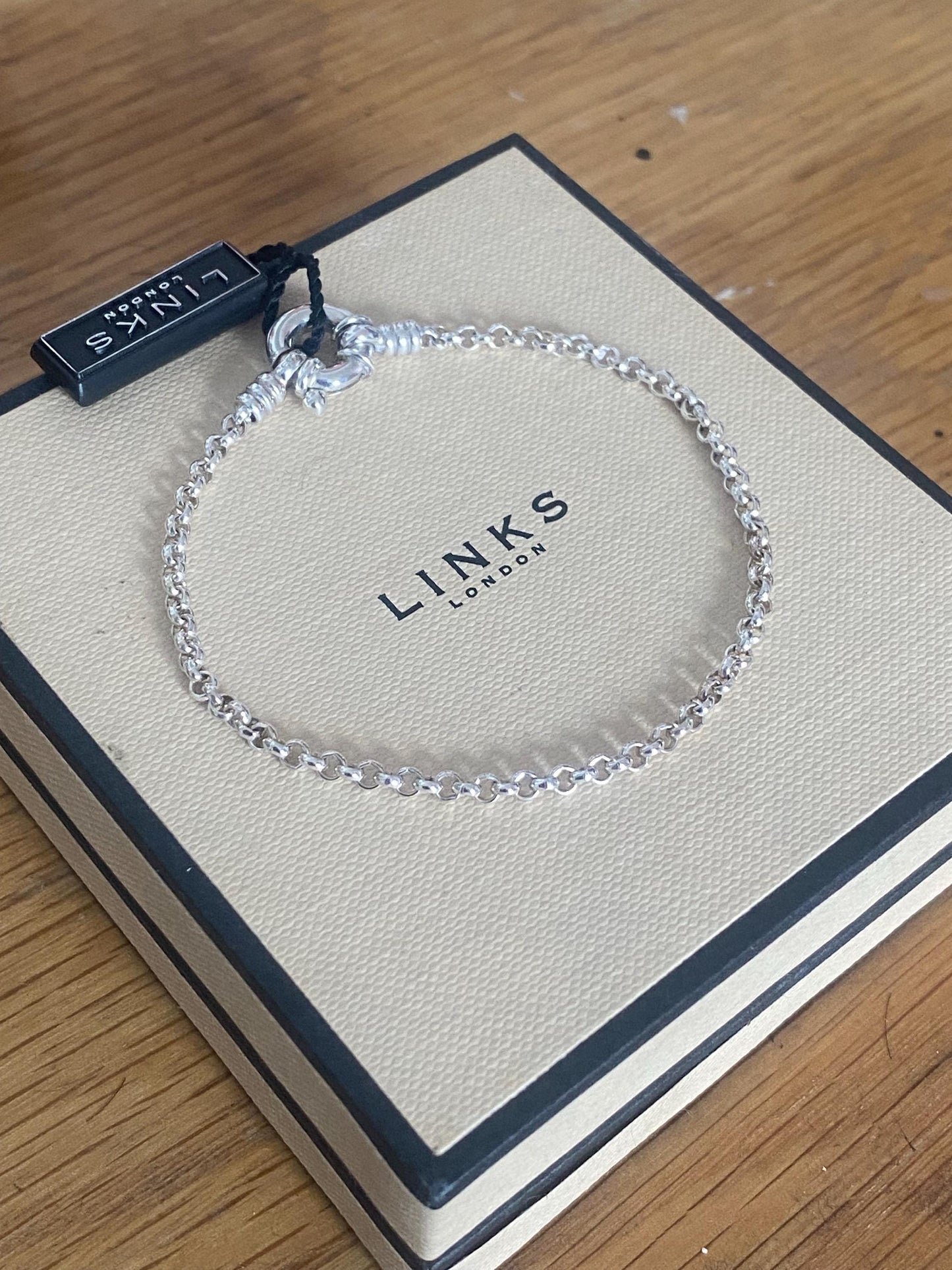 Beautiful brand new genuine Links of London Belcher Chain Bracelet with Senorita Clasp, sterling silver, assay hallmarked