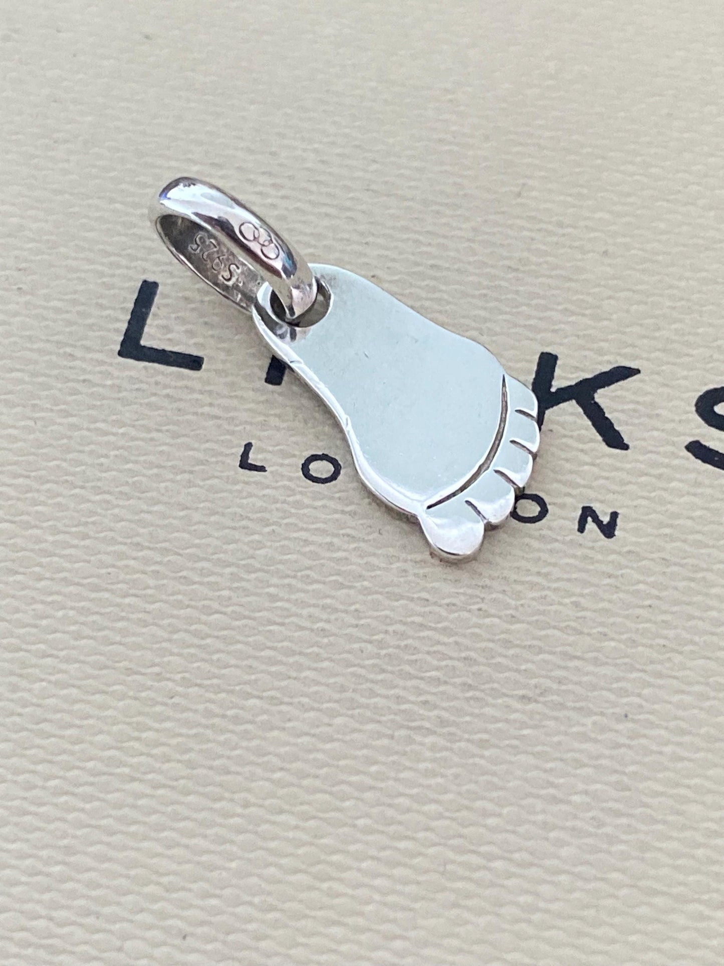 Beautiful Links of London sterling silver foot shaped first step charm, Genuine, Hallmarked