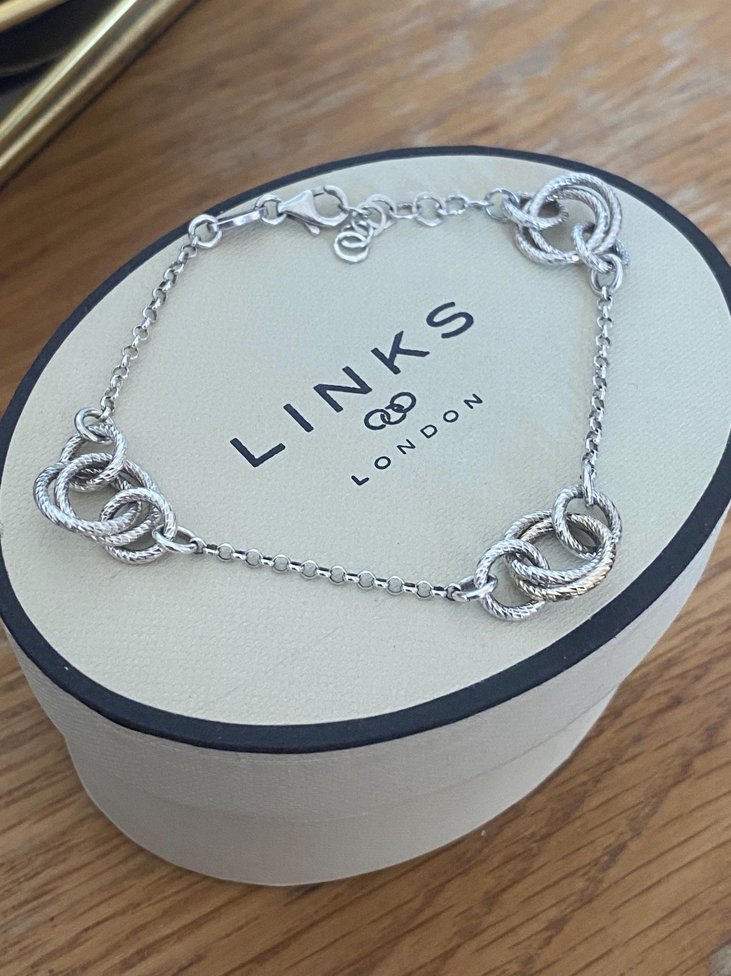 Stunning Links of London aroura bracelet, sterling silver, genuine