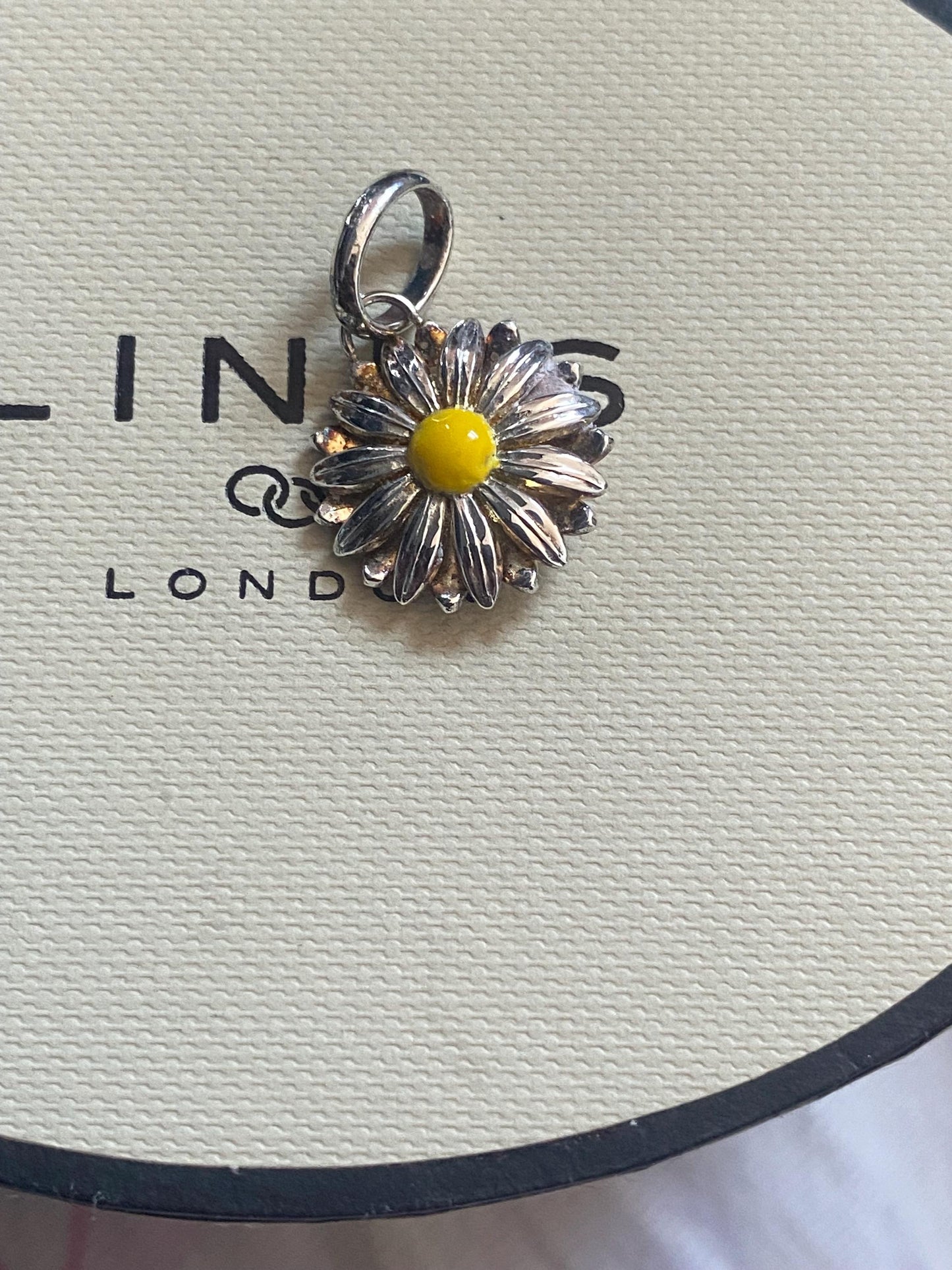 stunning Links of London daisy charm, sterling silver, yellow enamel, genuine