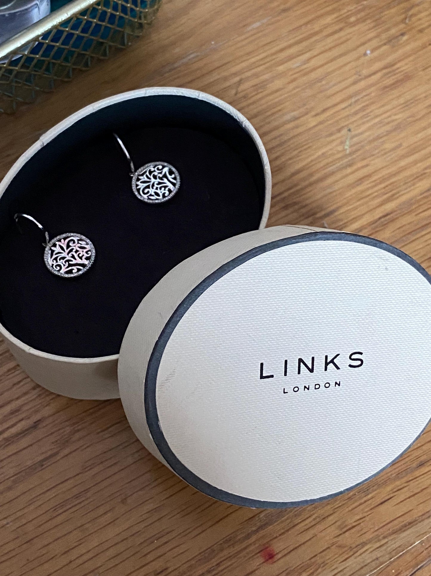 Beautiful LINKS OF LONDON Timeless Sterling Silver filigree diamanté circle drop Earrings with box