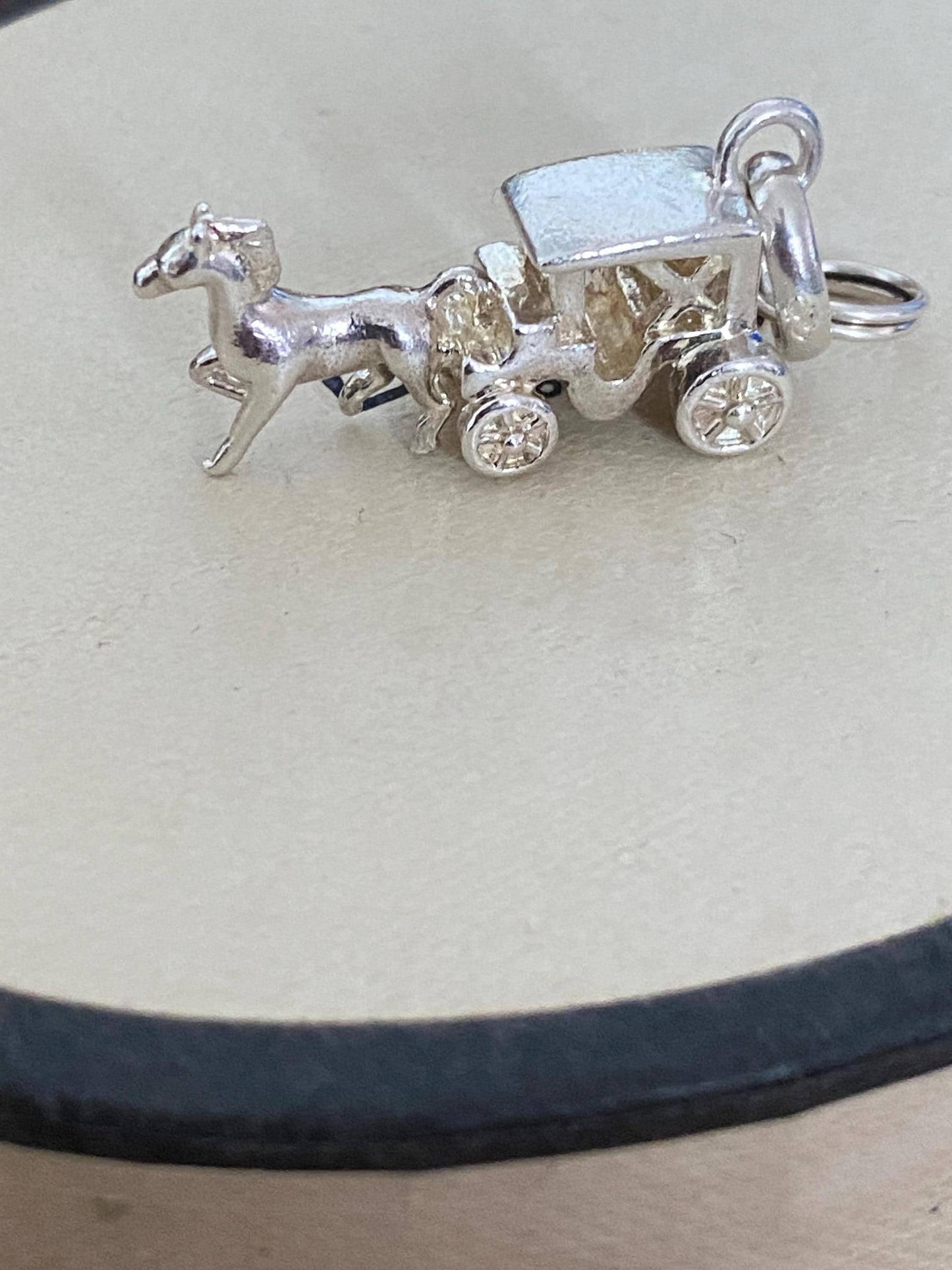 Beautiful Links of London Horse and carriage Charm, Sterling Silver, genuine, very rare