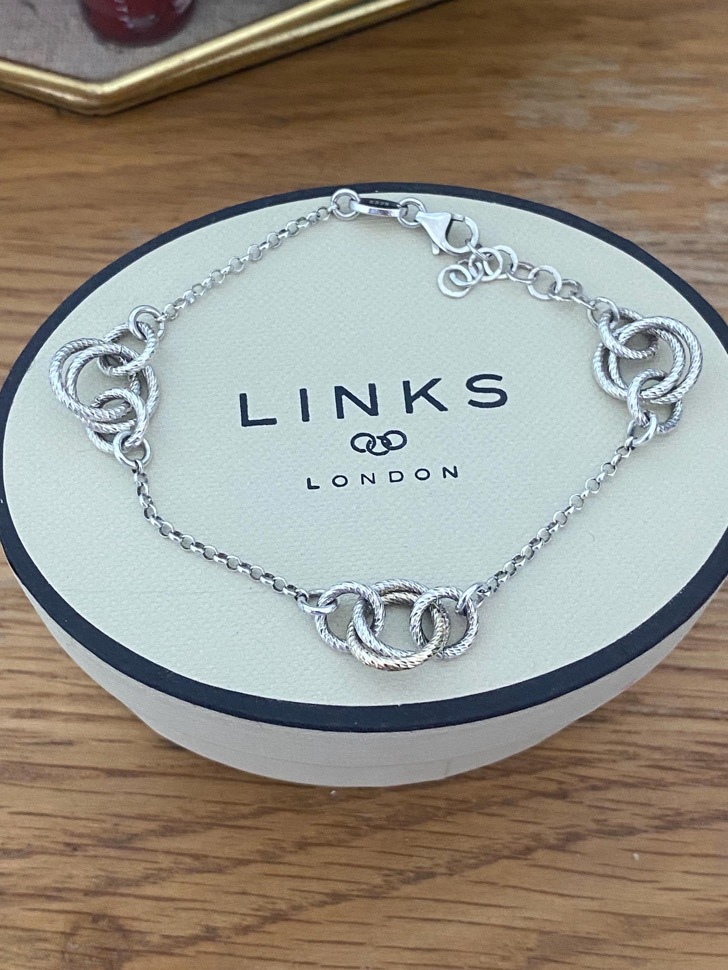 Stunning Links of London aroura bracelet, sterling silver, genuine