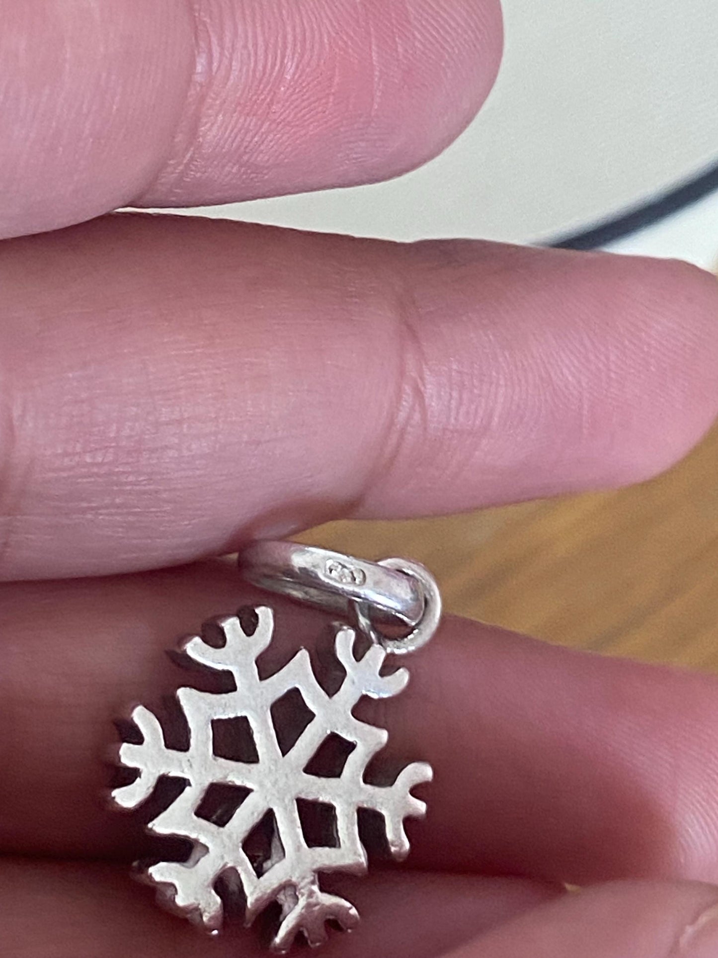 cute genuine rare Links of London sterling silver snowflake hallmarked charm