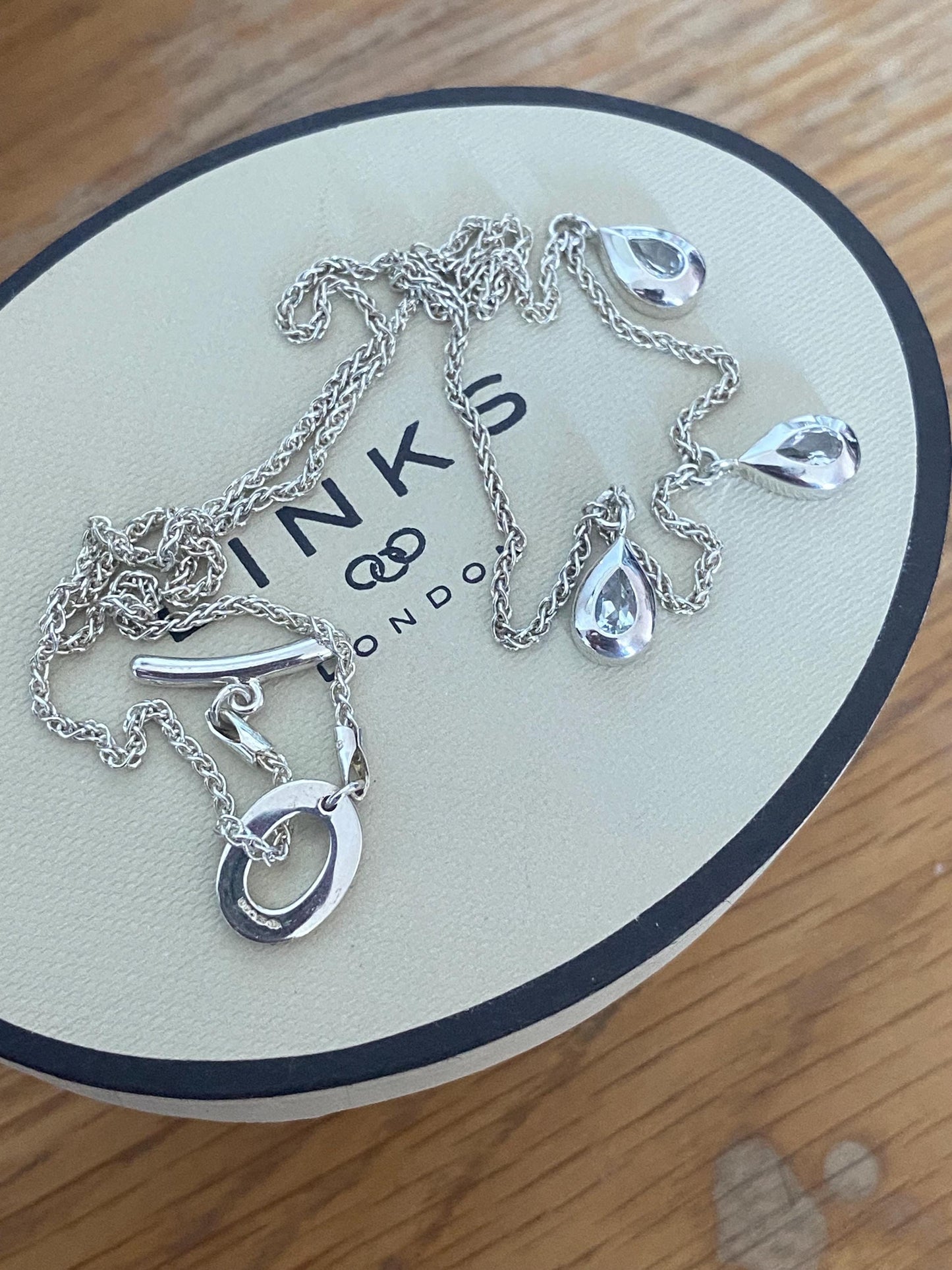 Absolutely gorgeous Links of London Topaz triple Droplet, T bar Necklace, Sterling Silver, assay Hallmarked