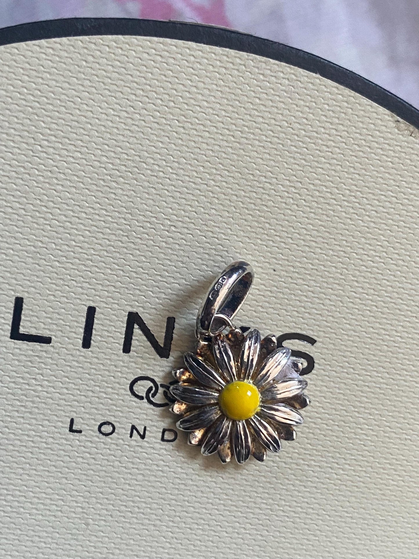 stunning Links of London daisy charm, sterling silver, yellow enamel, genuine