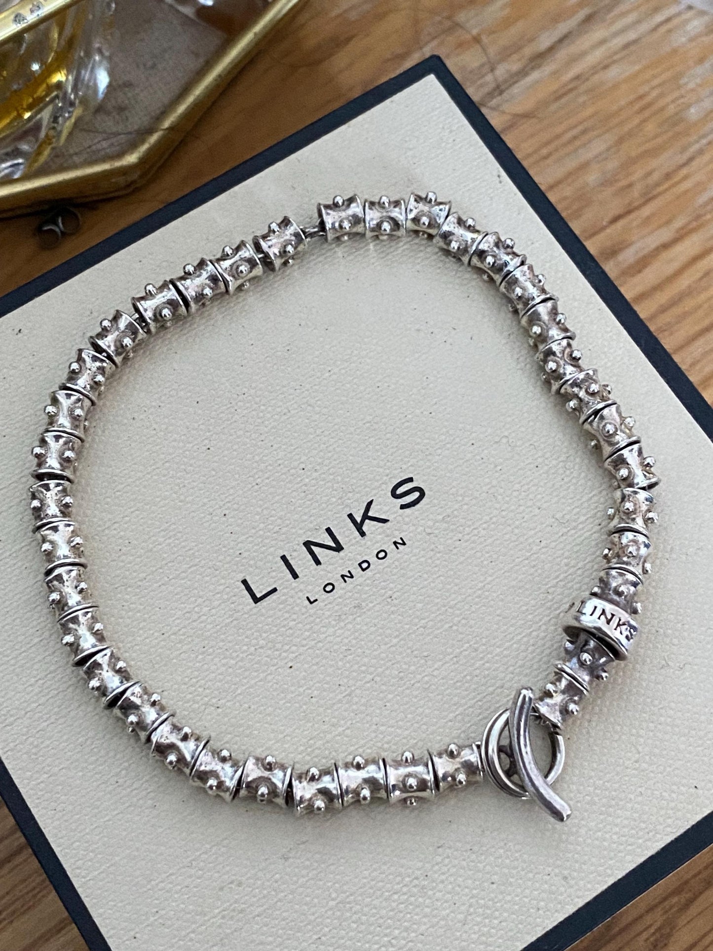 Beautiful Links of London Allsort toggle Bracelet, Sterling Silver, Assay hallmarked, Genuine, Boxed