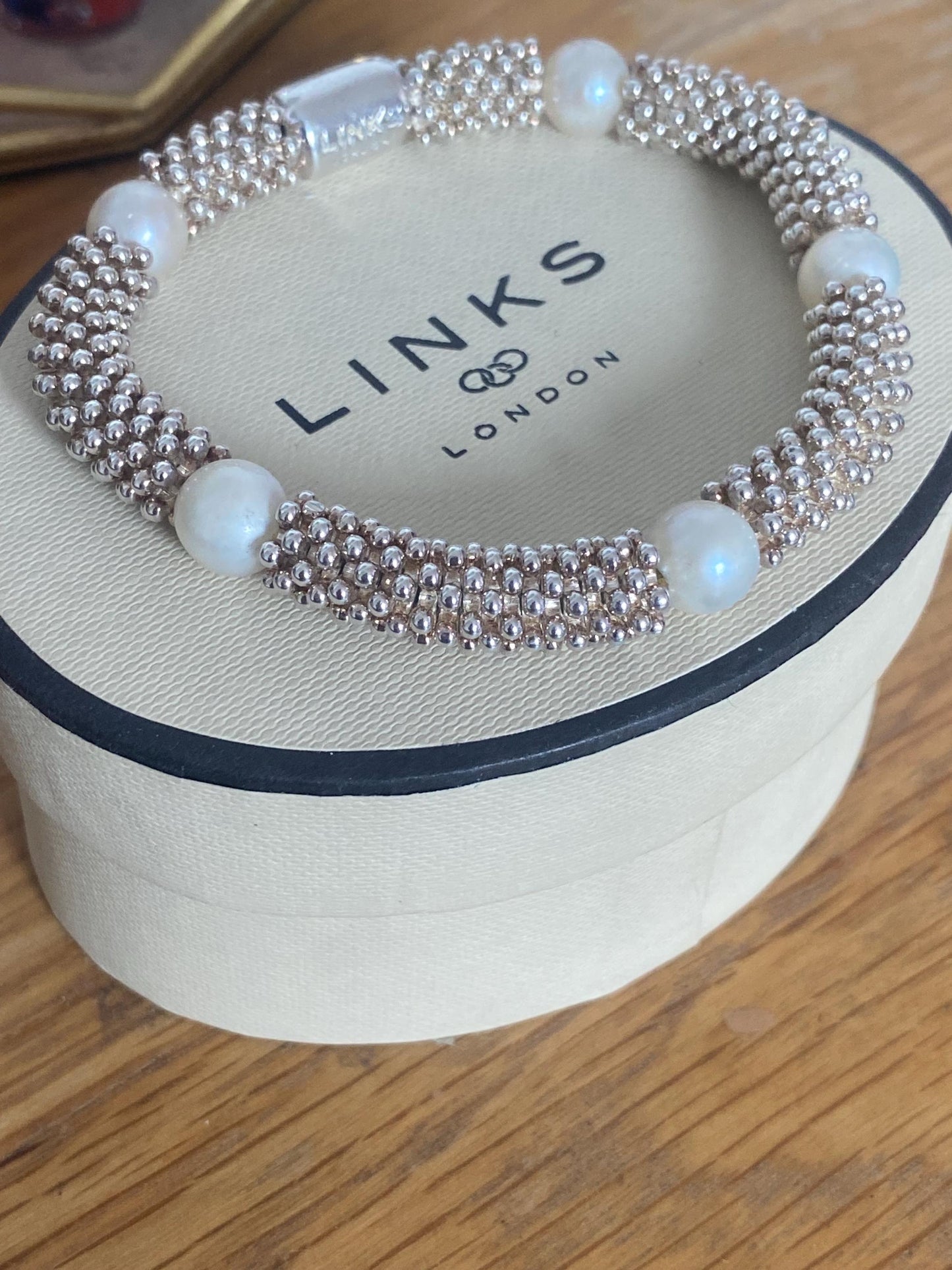 Beautiful Effervescent Star Stretchy Links of London Sterling Silver Sweetie Bracelet with pearls, size medium