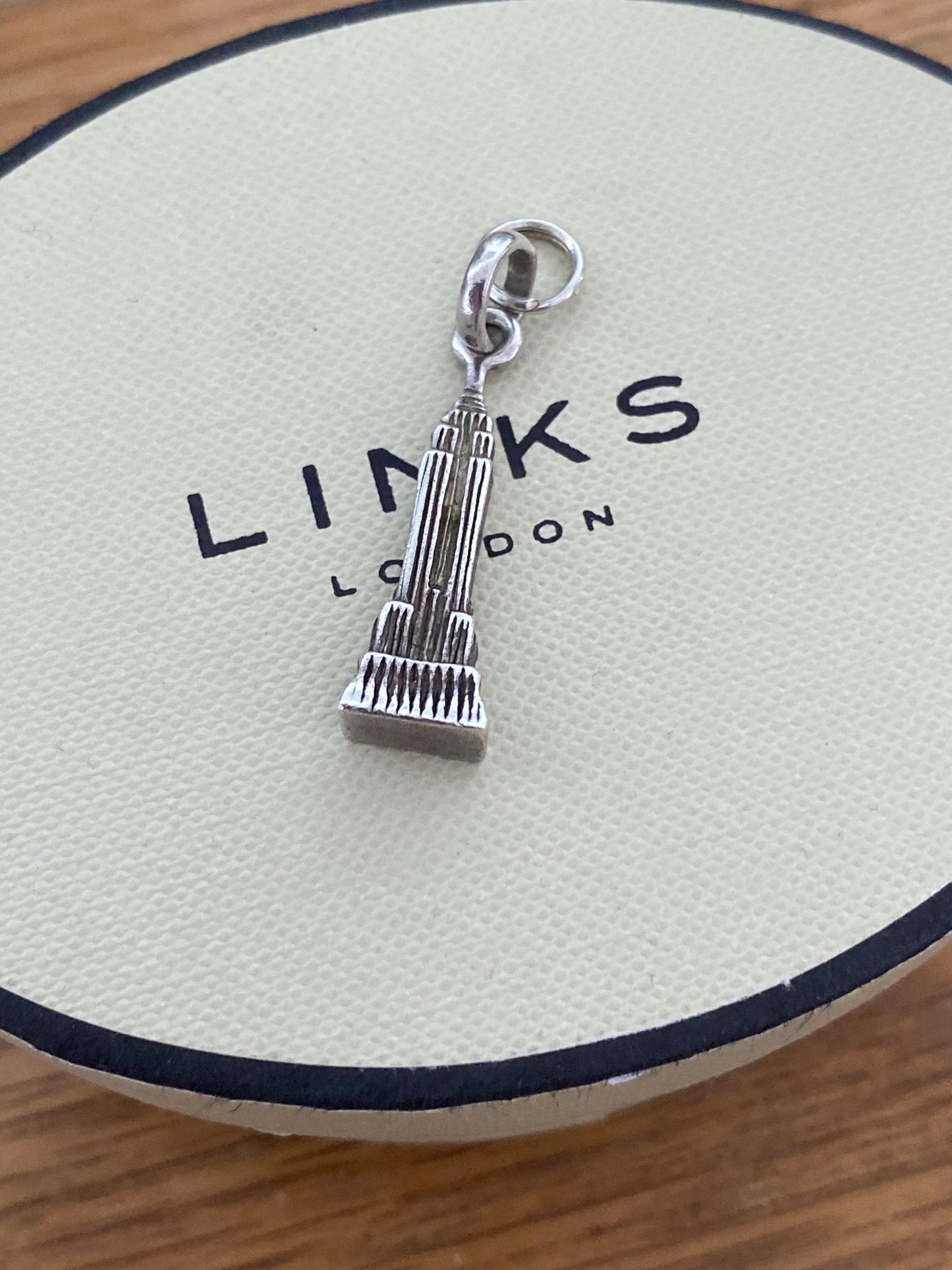 Beautiful genuine rare hallmarked Links of London sterling silver Empire State Building charm