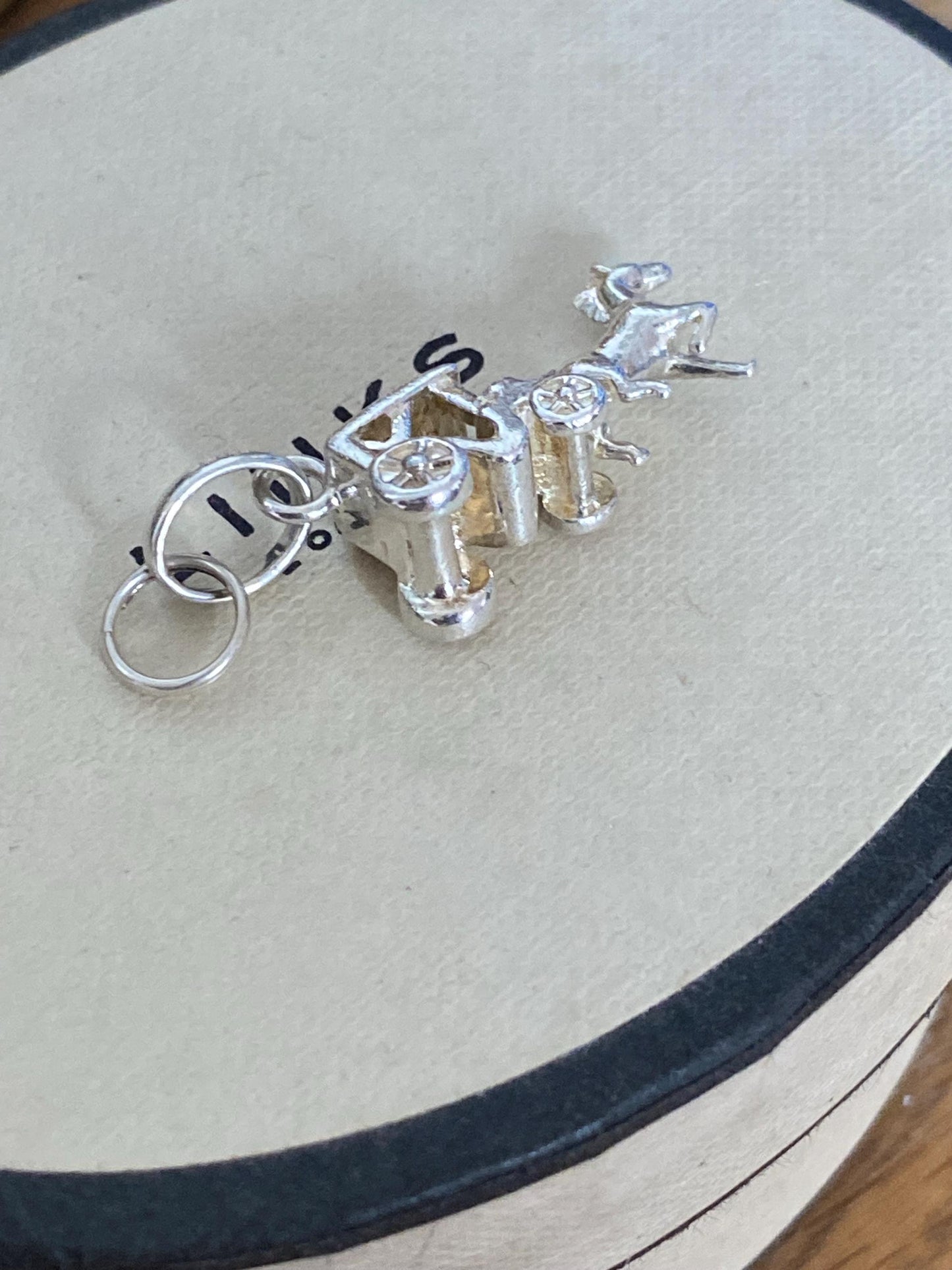 Beautiful Links of London Horse and carriage Charm, Sterling Silver, genuine, very rare