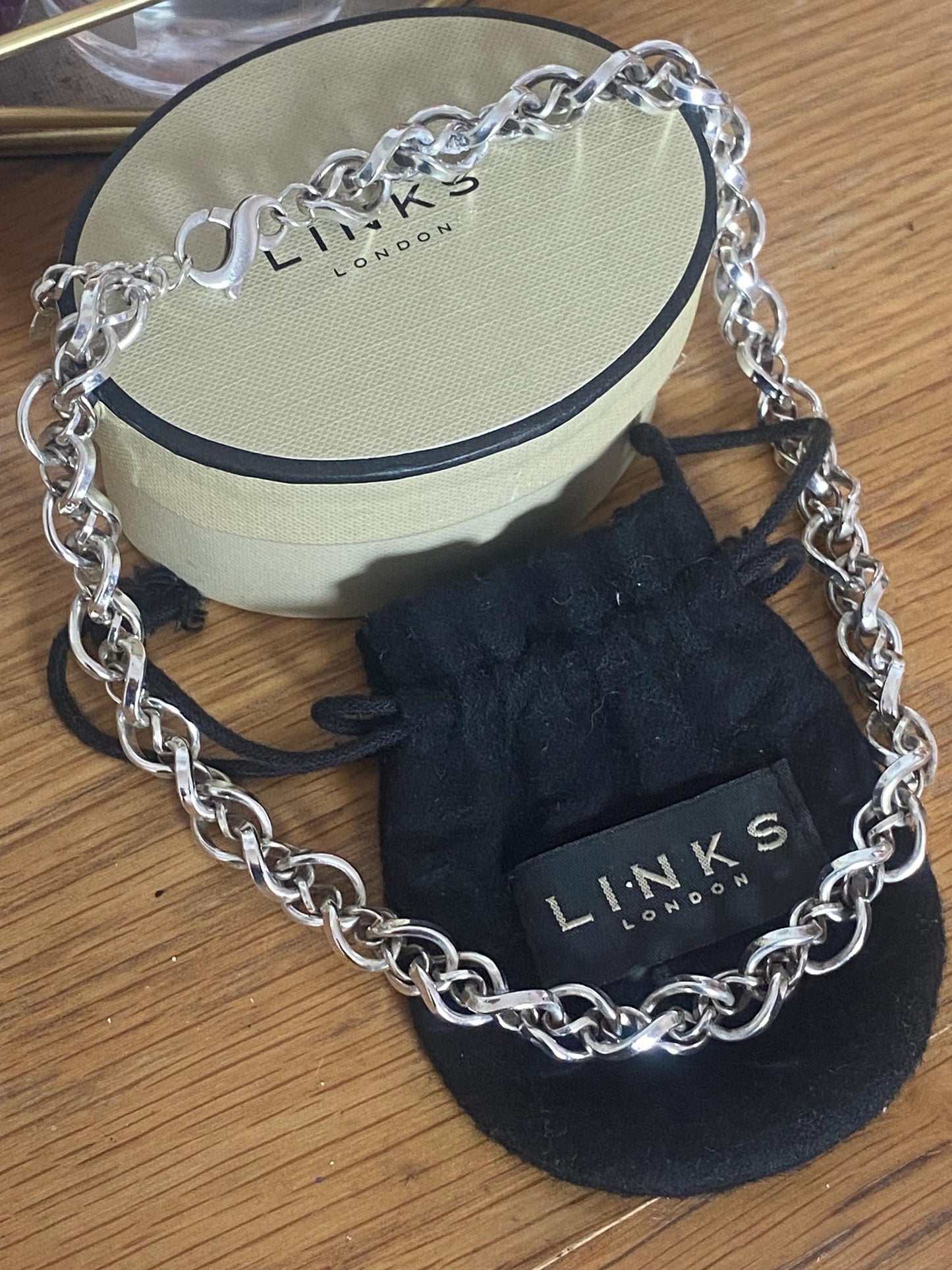 Rare heavy Genuine LINKS OF LONDON Hallmarked Silver infinity necklace With Box
