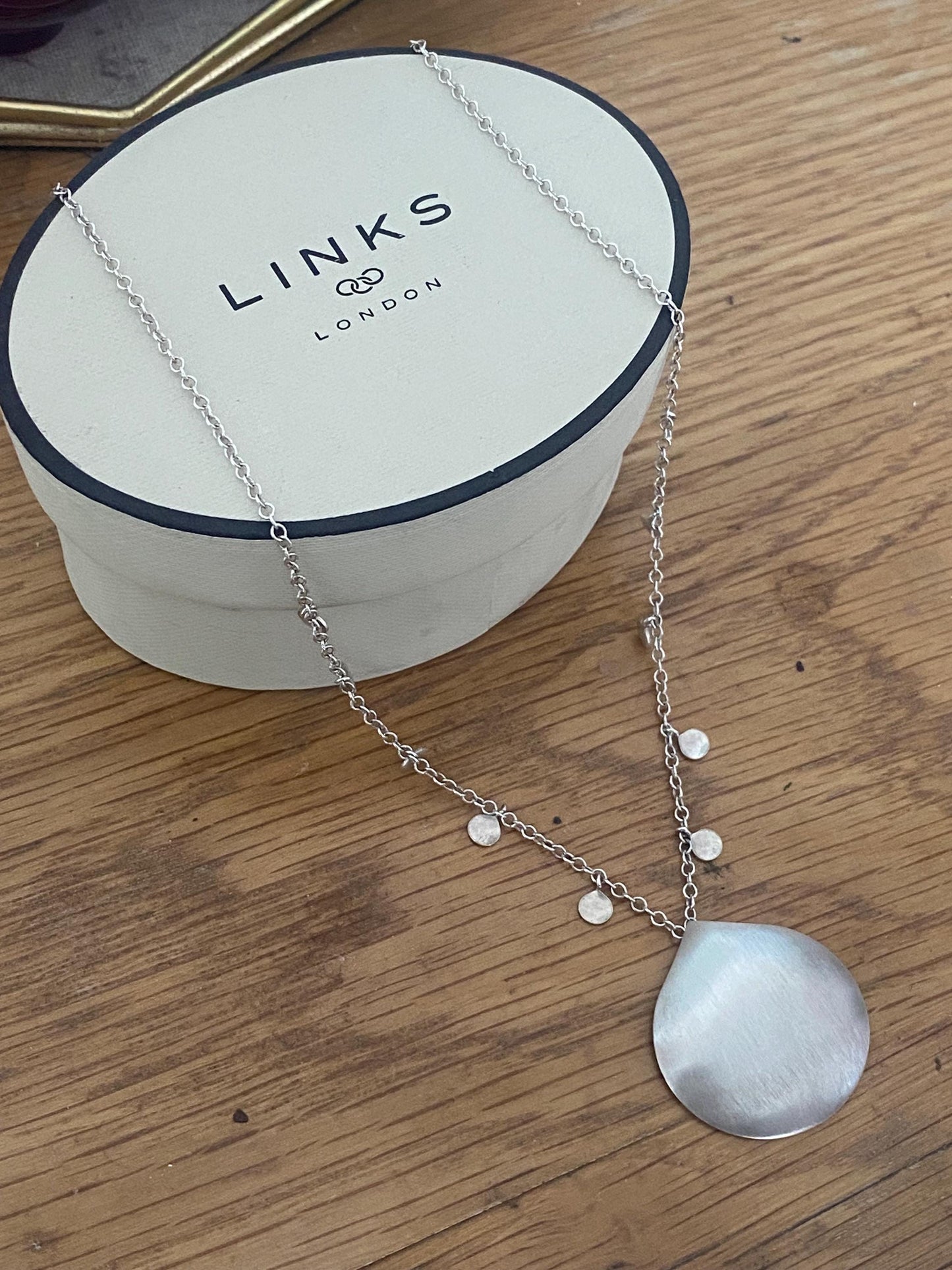 Beautiful rare LINKS OF LONDON moon Charm necklace, sterling silver