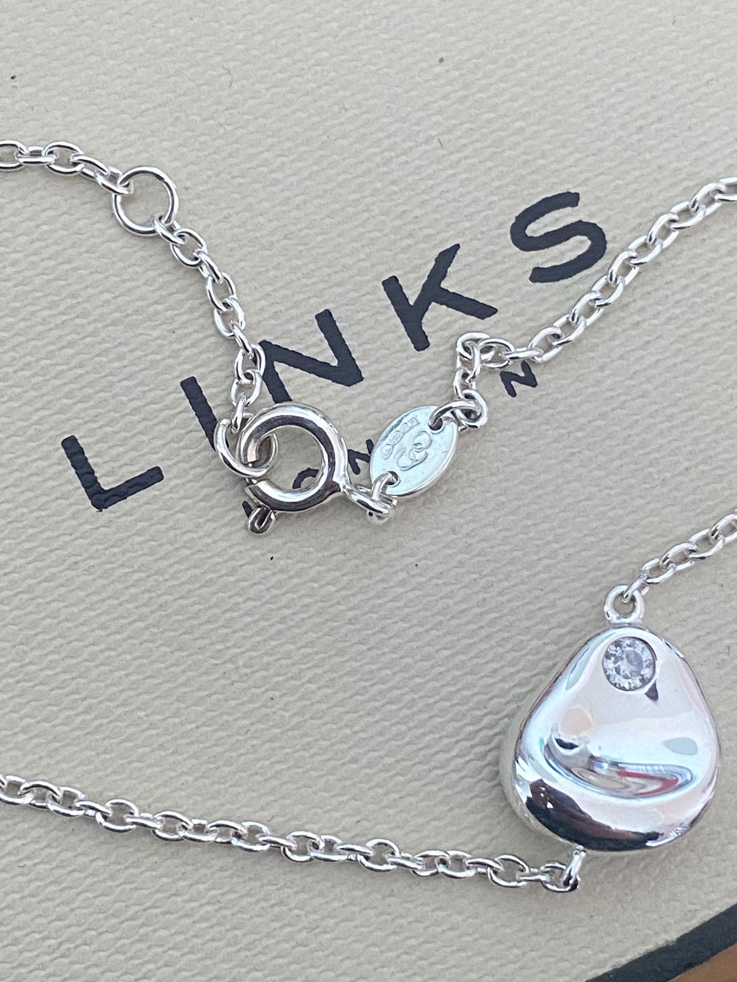 Beautiful brand new vintage very rare links of London pebble bracelet with clear stone, sterling silver