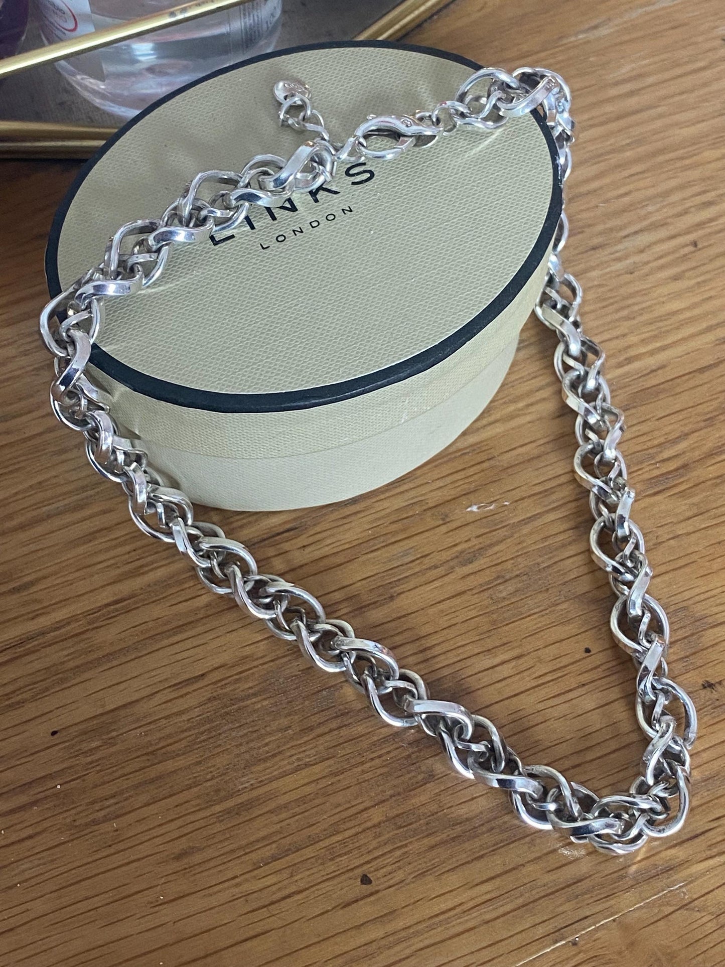 Rare heavy Genuine LINKS OF LONDON Hallmarked Silver infinity necklace With Box