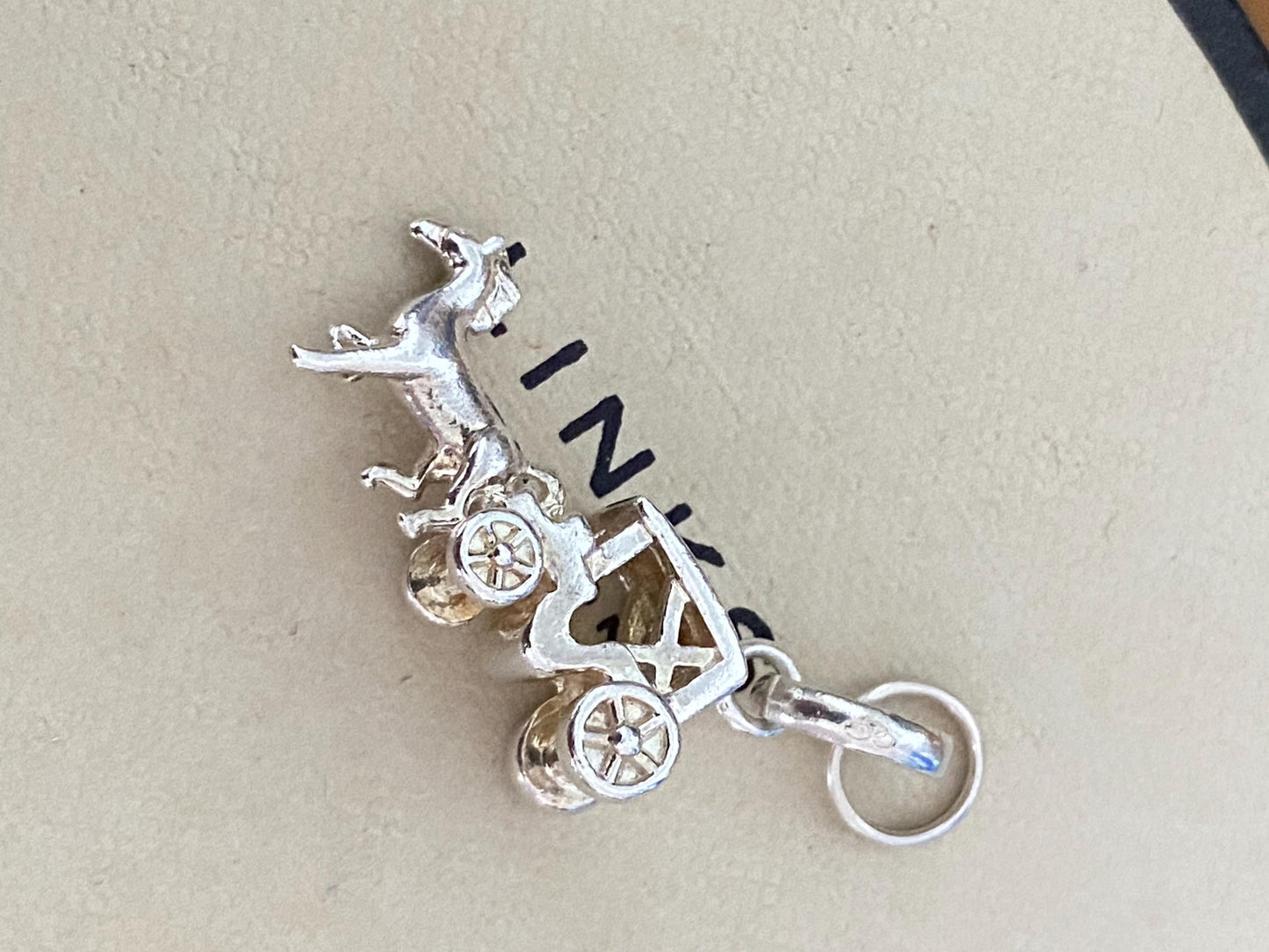 Beautiful Links of London Horse and carriage Charm, Sterling Silver, genuine, very rare