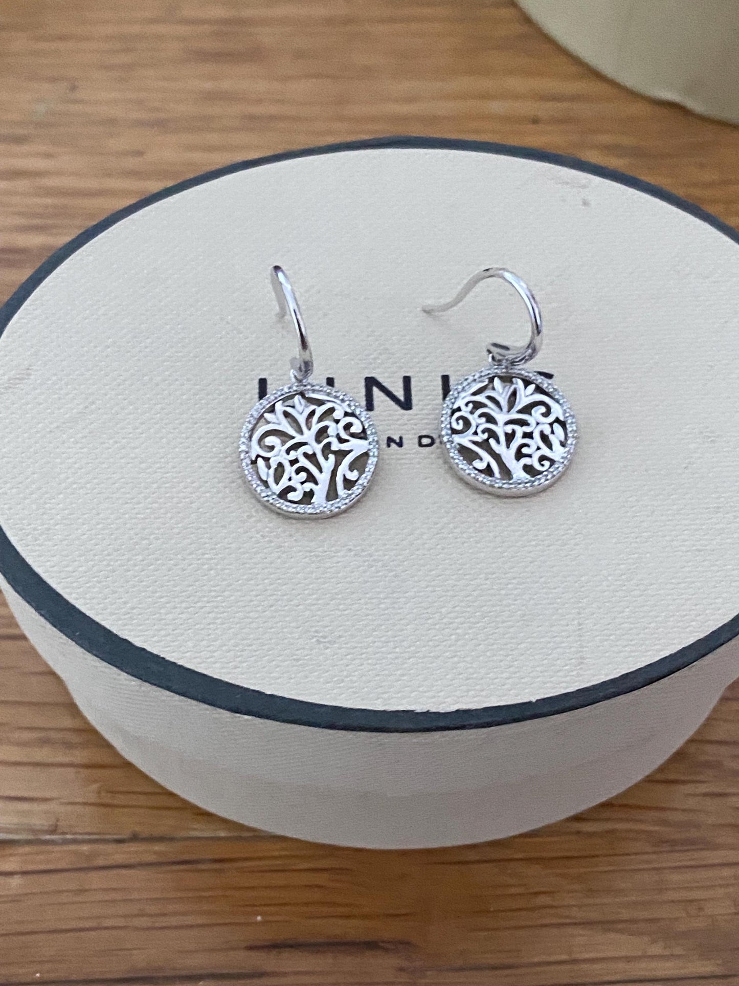 Beautiful LINKS OF LONDON Timeless Sterling Silver filigree diamanté circle drop Earrings with box