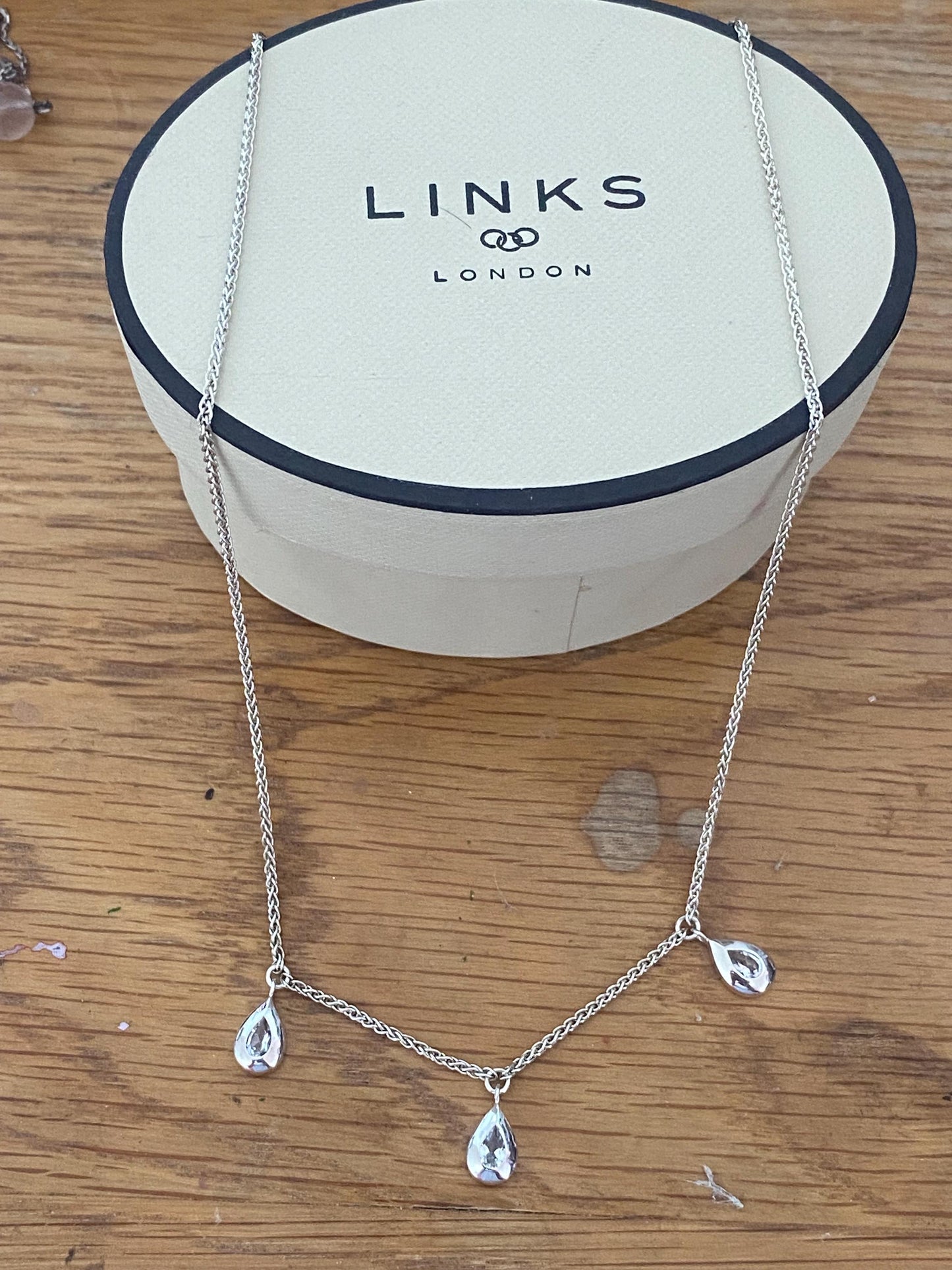 Absolutely gorgeous Links of London Topaz triple Droplet, T bar Necklace, Sterling Silver, assay Hallmarked
