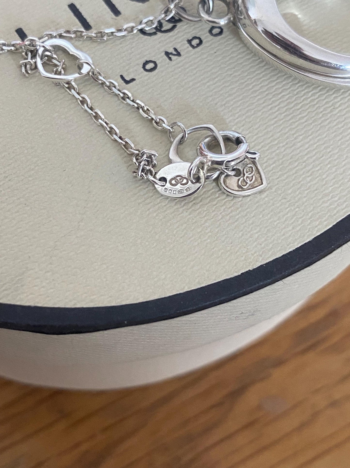 Beautiful vintage very rare links of London kindred double hearts love notes necklace, sterling silver