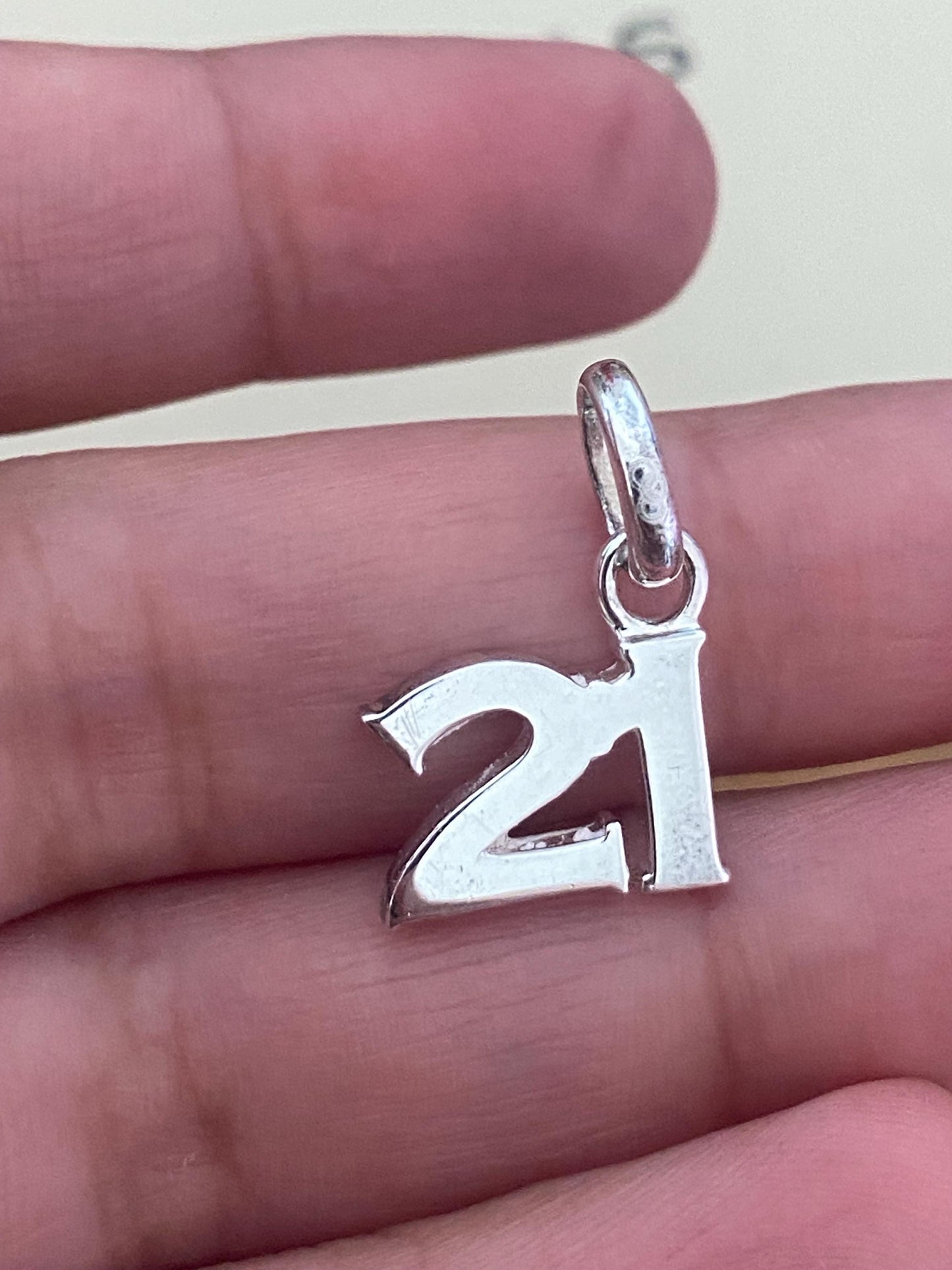 Beautiful genuine rare Links of London sterling silver number ‘21’ charm