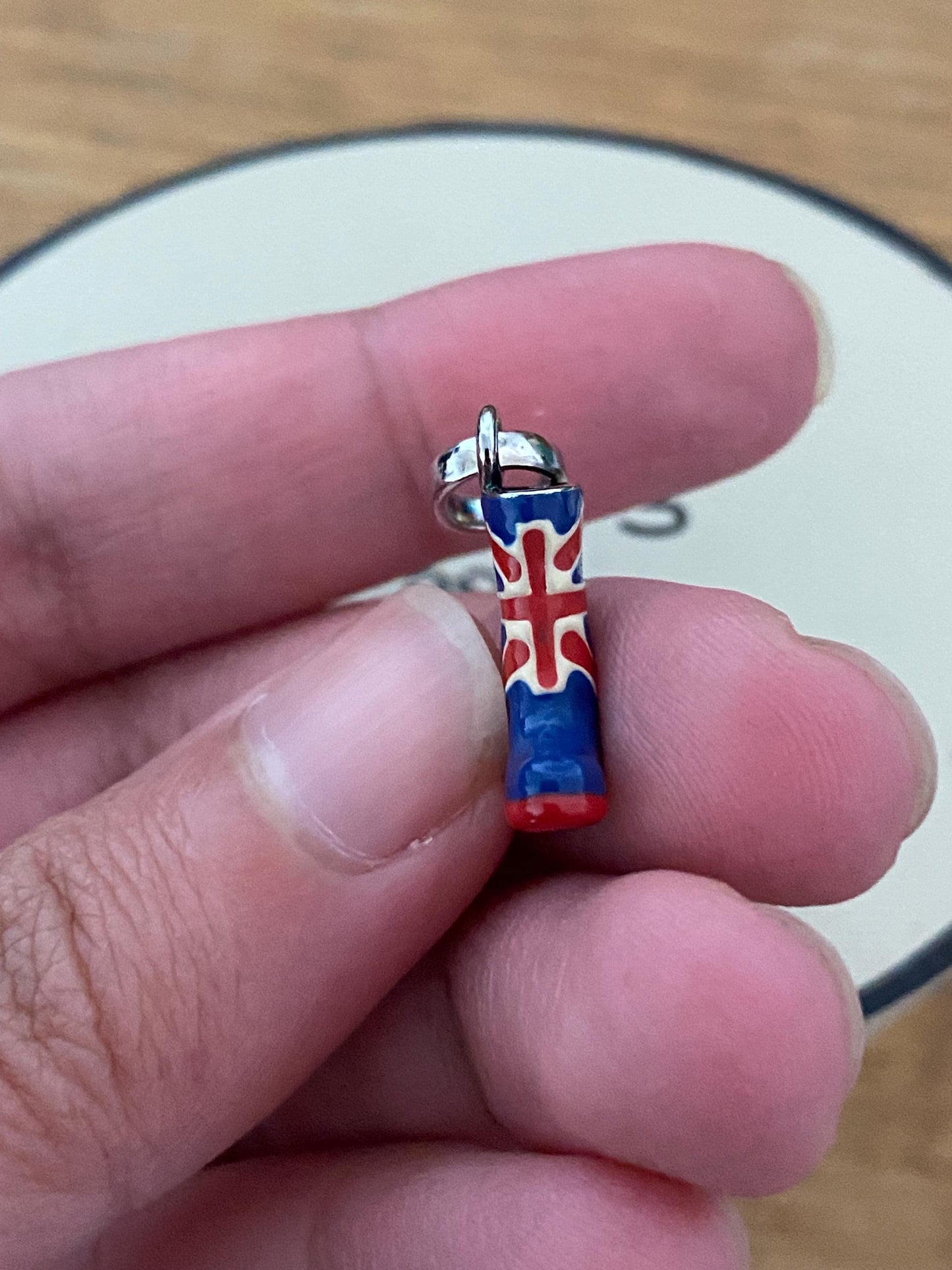 Beautiful Links of London welly boot with Union Jack enamel detailing charm, new conditon, sterling silver, very rare