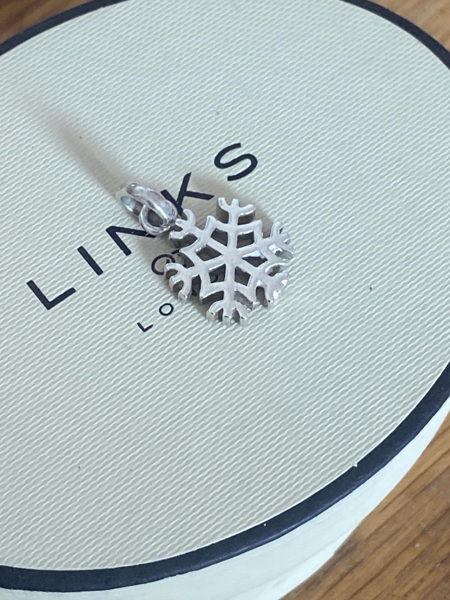 cute genuine rare Links of London sterling silver snowflake hallmarked charm
