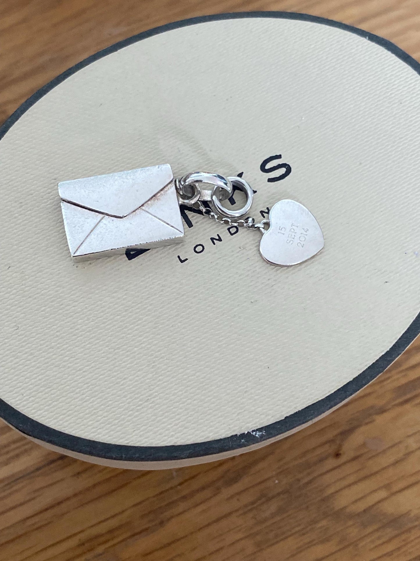 Beautiful Links of London sterling silver envelope and hidden heart charm, Genuine, Rare