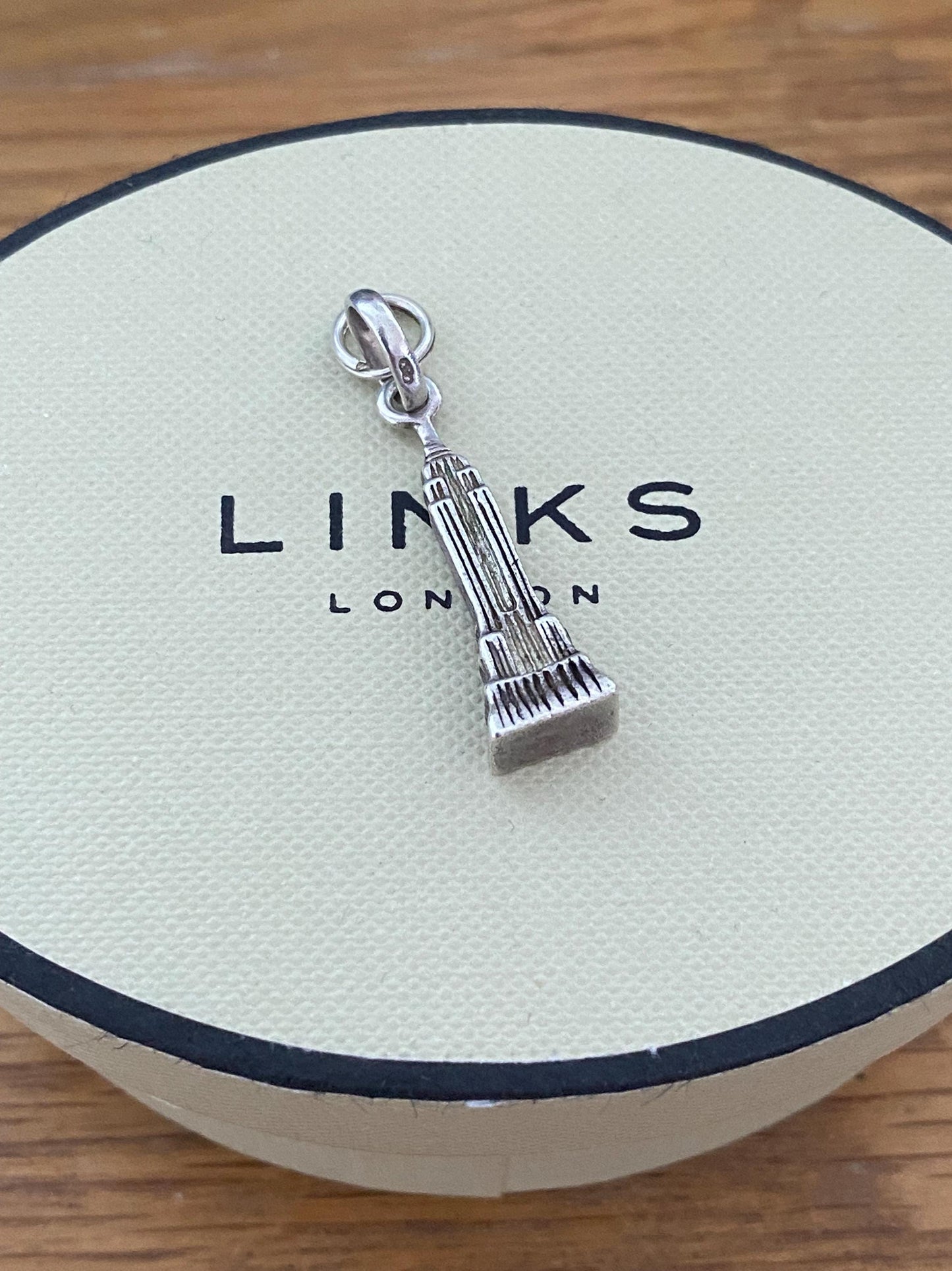 Beautiful genuine rare hallmarked Links of London sterling silver Empire State Building charm