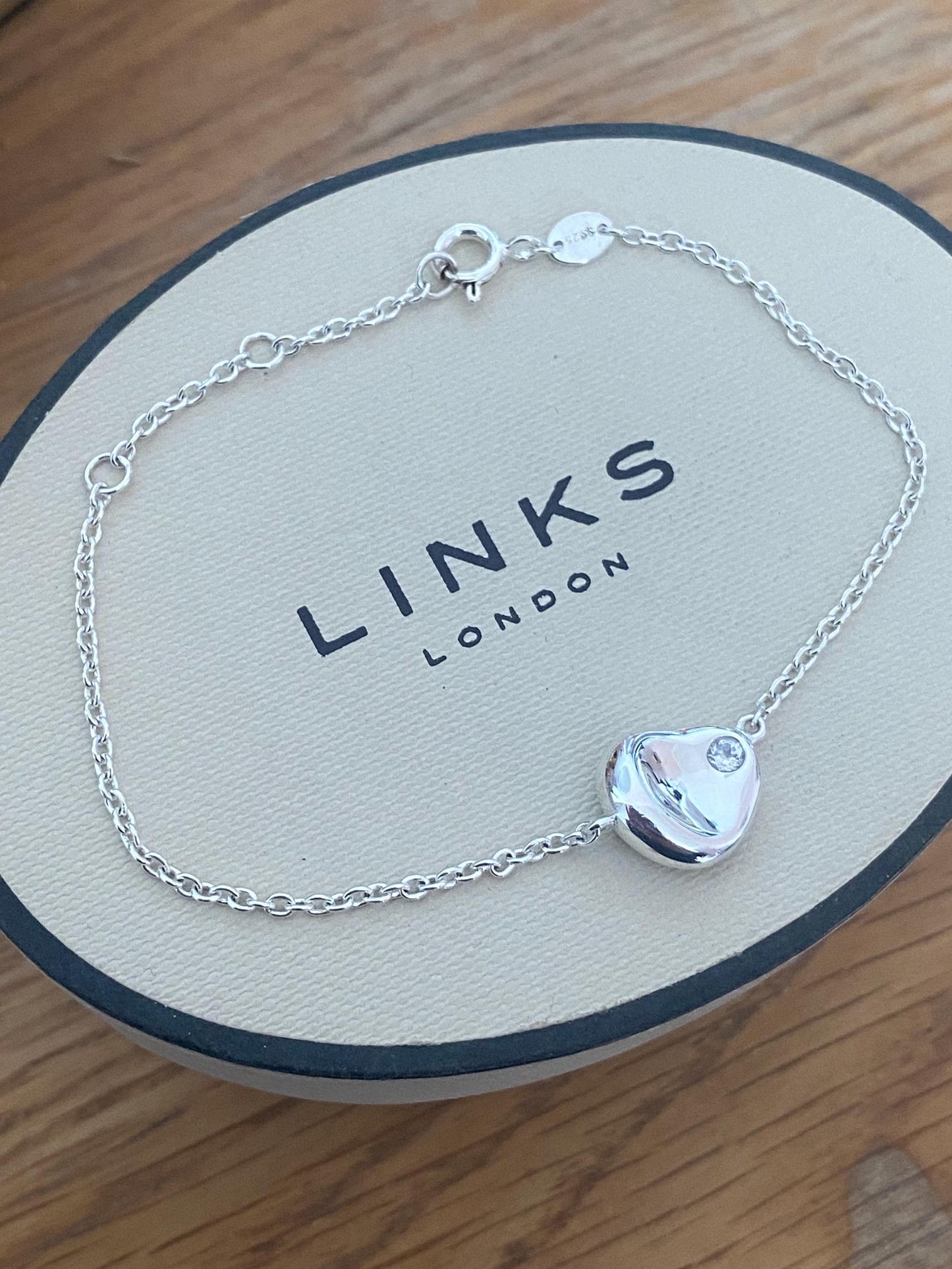 Beautiful brand new vintage very rare links of London pebble bracelet with clear stone, sterling silver