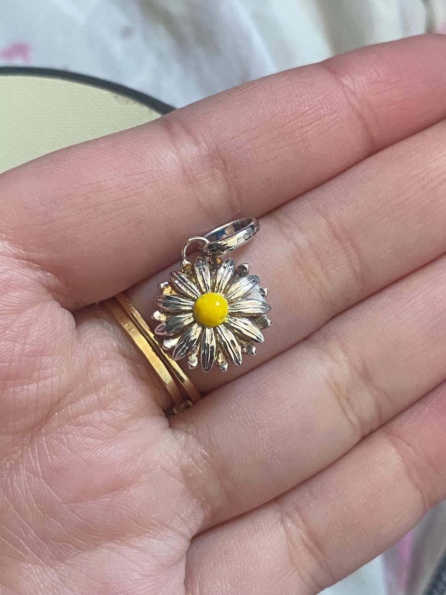 stunning Links of London daisy charm, sterling silver, yellow enamel, genuine