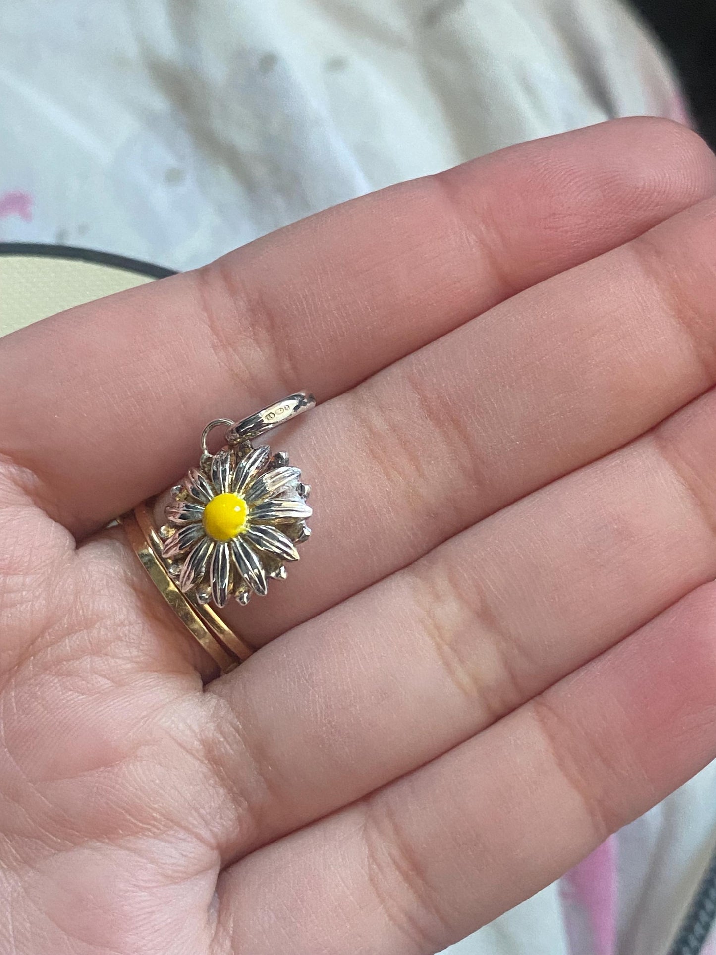 stunning Links of London daisy charm, sterling silver, yellow enamel, genuine