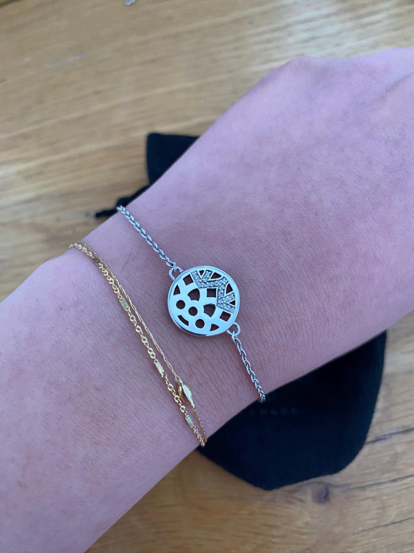 stunning Limited Edition Links of London Timeless Diamond Bracelet, lovely condition, with pouch