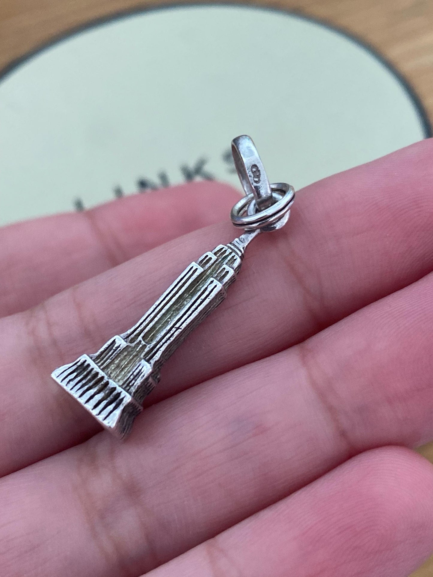 Beautiful genuine rare hallmarked Links of London sterling silver Empire State Building charm