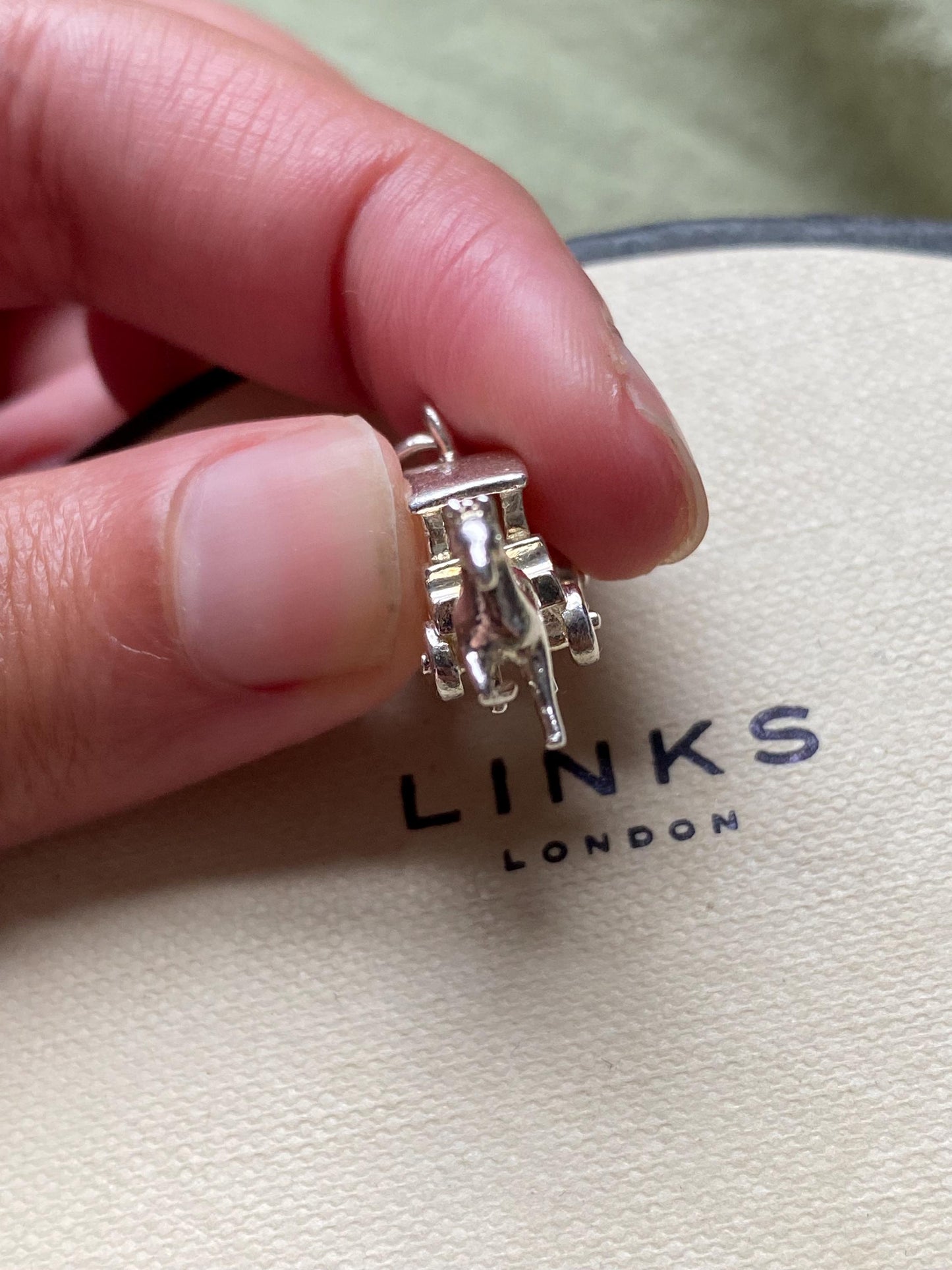 Beautiful Links of London Horse and carriage Charm, Sterling Silver, genuine, very rare