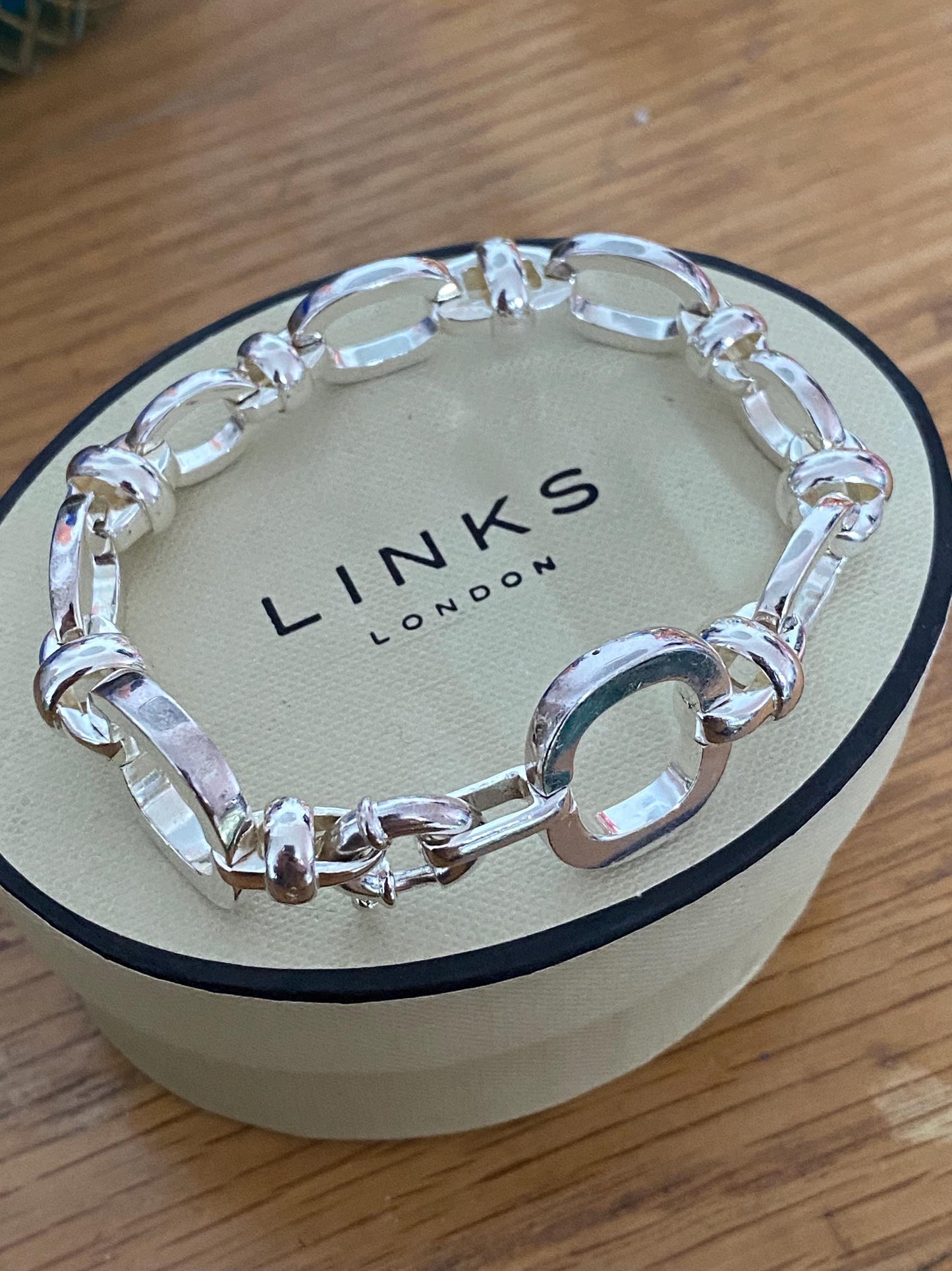 Beautiful genuine Links of London Brit Lines chunky Chain Bracelet with Senorita Clasp, sterling silver, assay hallmarked