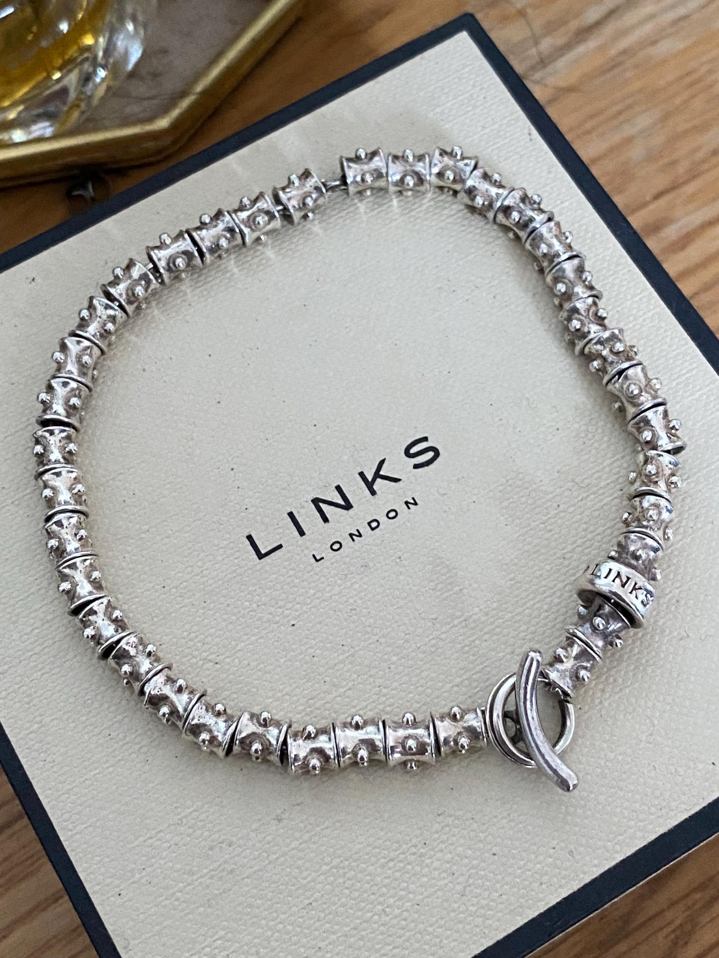 Beautiful Links of London Allsort toggle Bracelet, Sterling Silver, Assay hallmarked, Genuine, Boxed