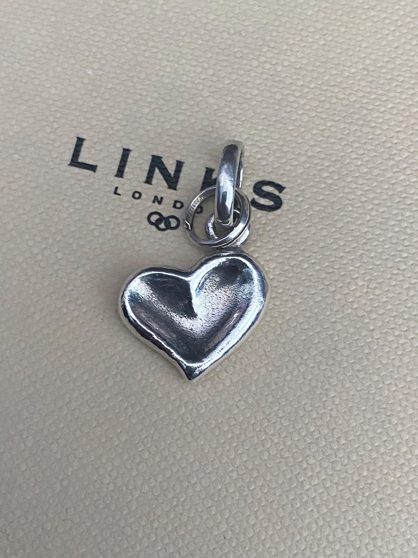 Beautiful genuine rare hallmarked Links of London sterling silver thumbprint heart charm