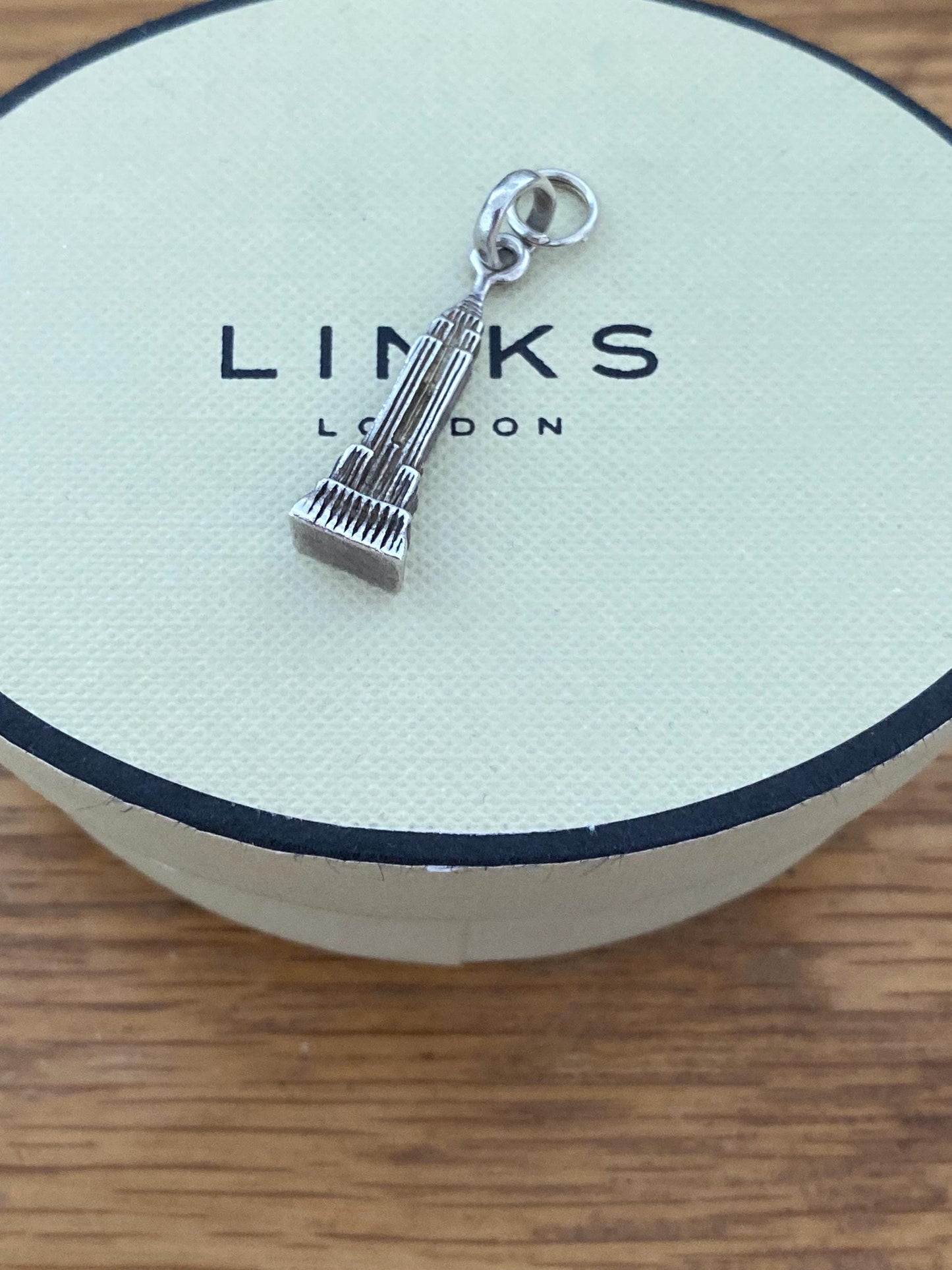 Beautiful genuine rare hallmarked Links of London sterling silver Empire State Building charm