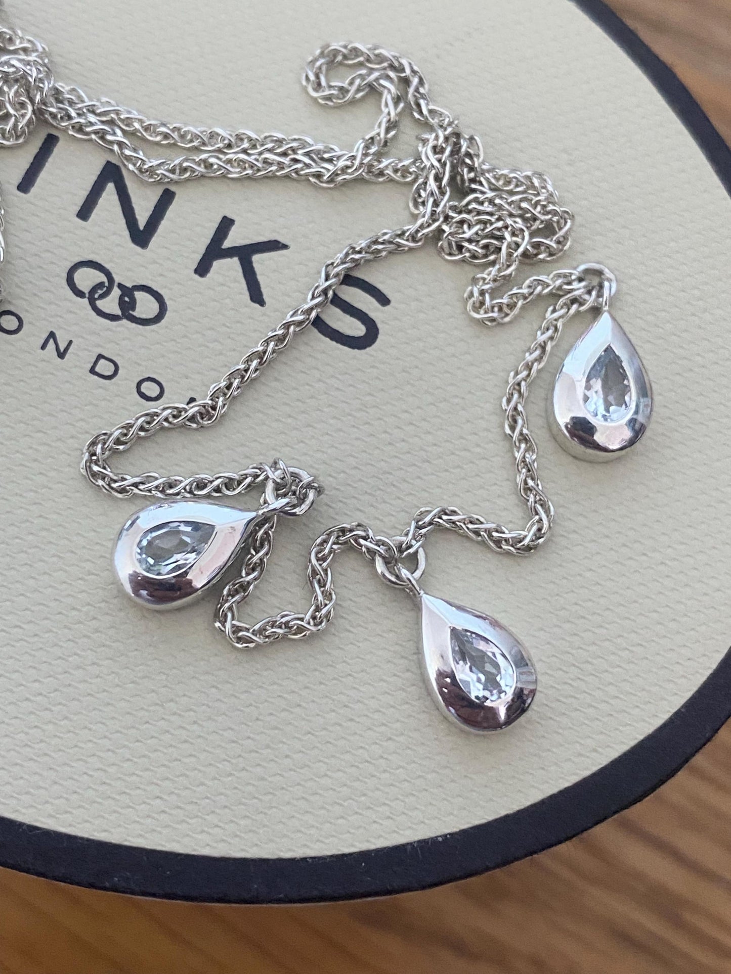 Absolutely gorgeous Links of London Topaz triple Droplet, T bar Necklace, Sterling Silver, assay Hallmarked