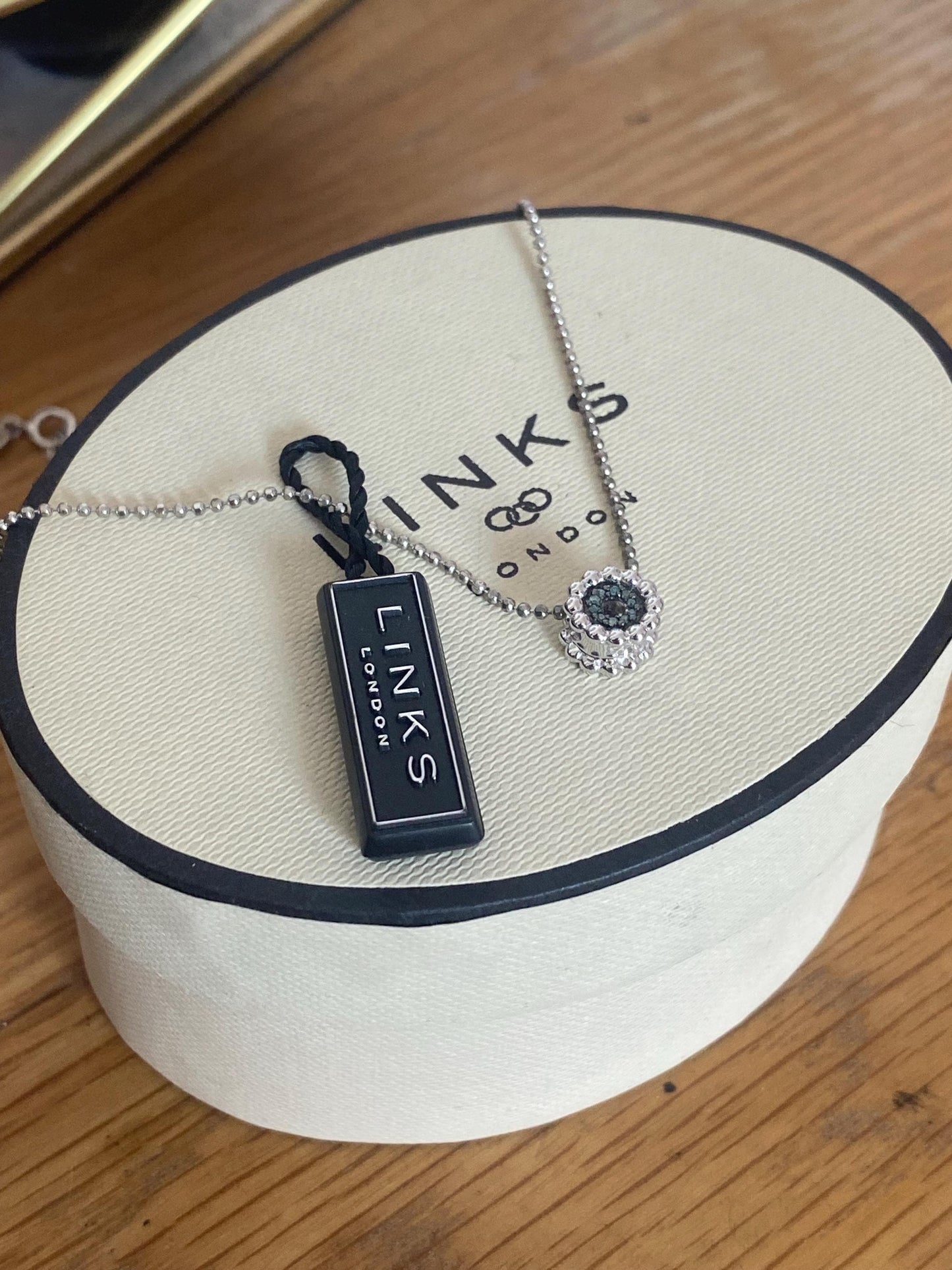 Stunning brand new LINKS OF LONDON Effervescence Petite Blue Diamond Necklace, with box