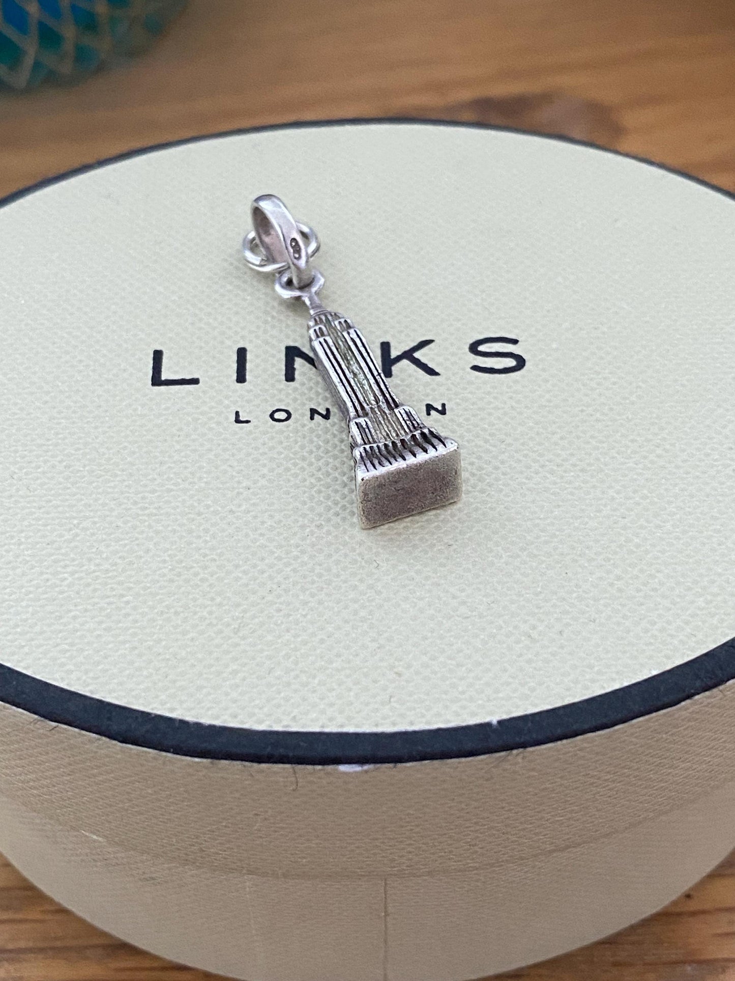 Beautiful genuine rare hallmarked Links of London sterling silver Empire State Building charm