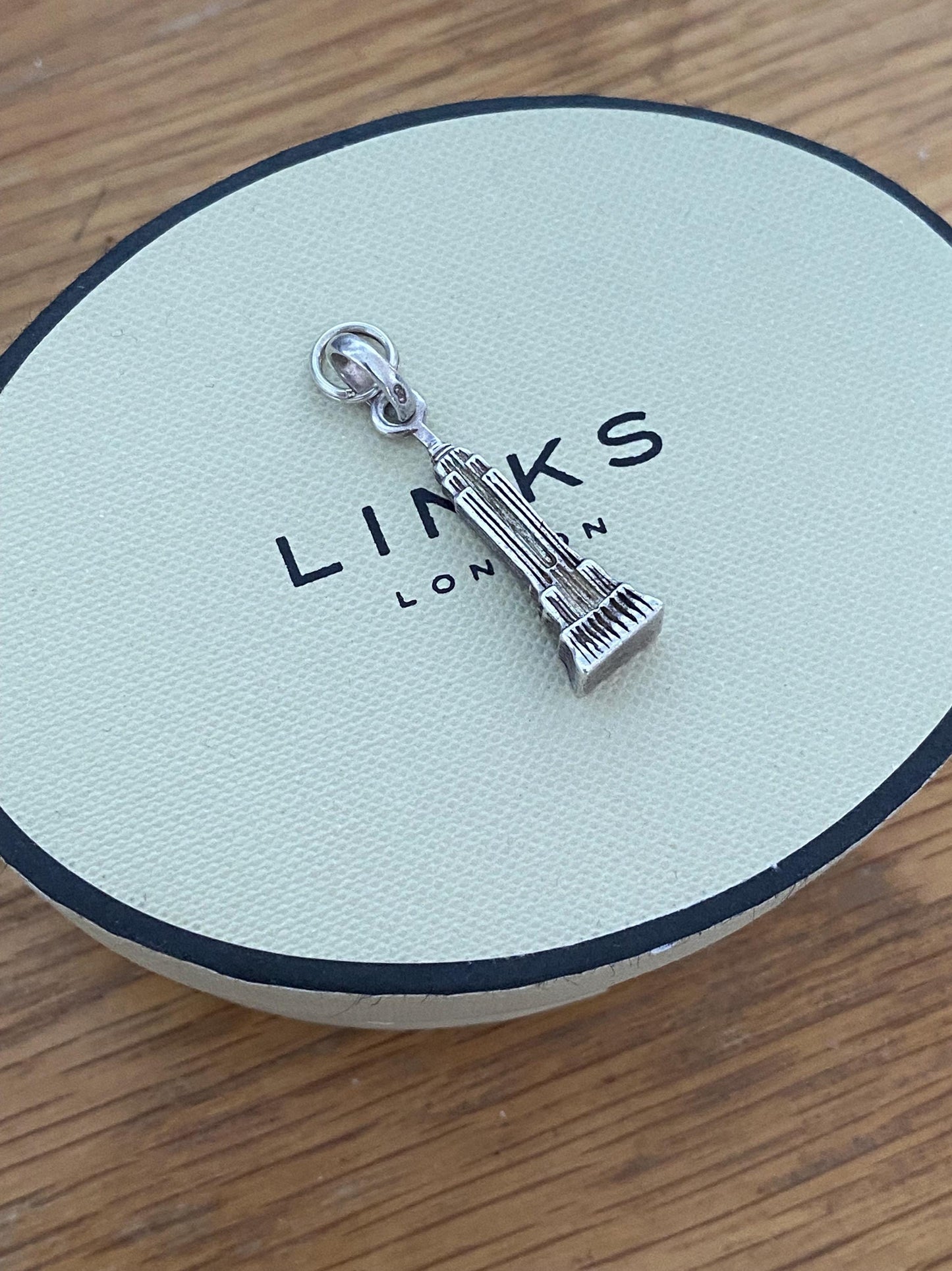 Beautiful genuine rare hallmarked Links of London sterling silver Empire State Building charm