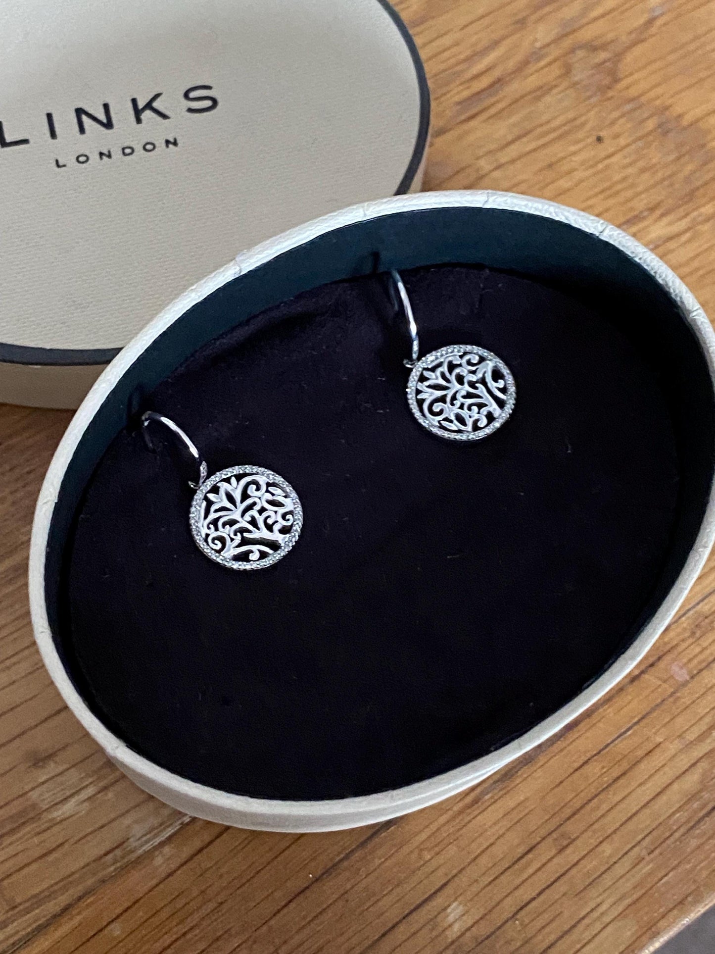 Beautiful LINKS OF LONDON Timeless Sterling Silver filigree diamanté circle drop Earrings with box