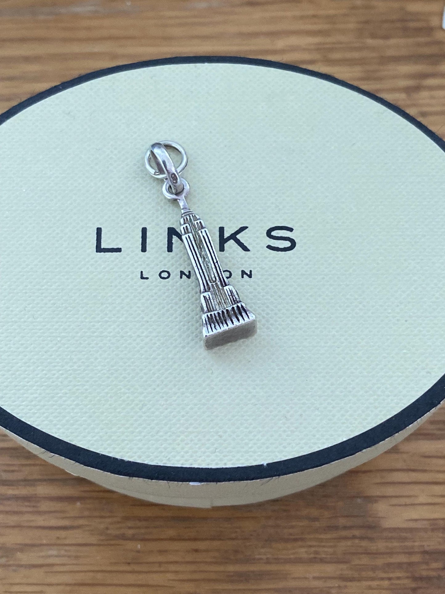 Beautiful genuine rare hallmarked Links of London sterling silver Empire State Building charm