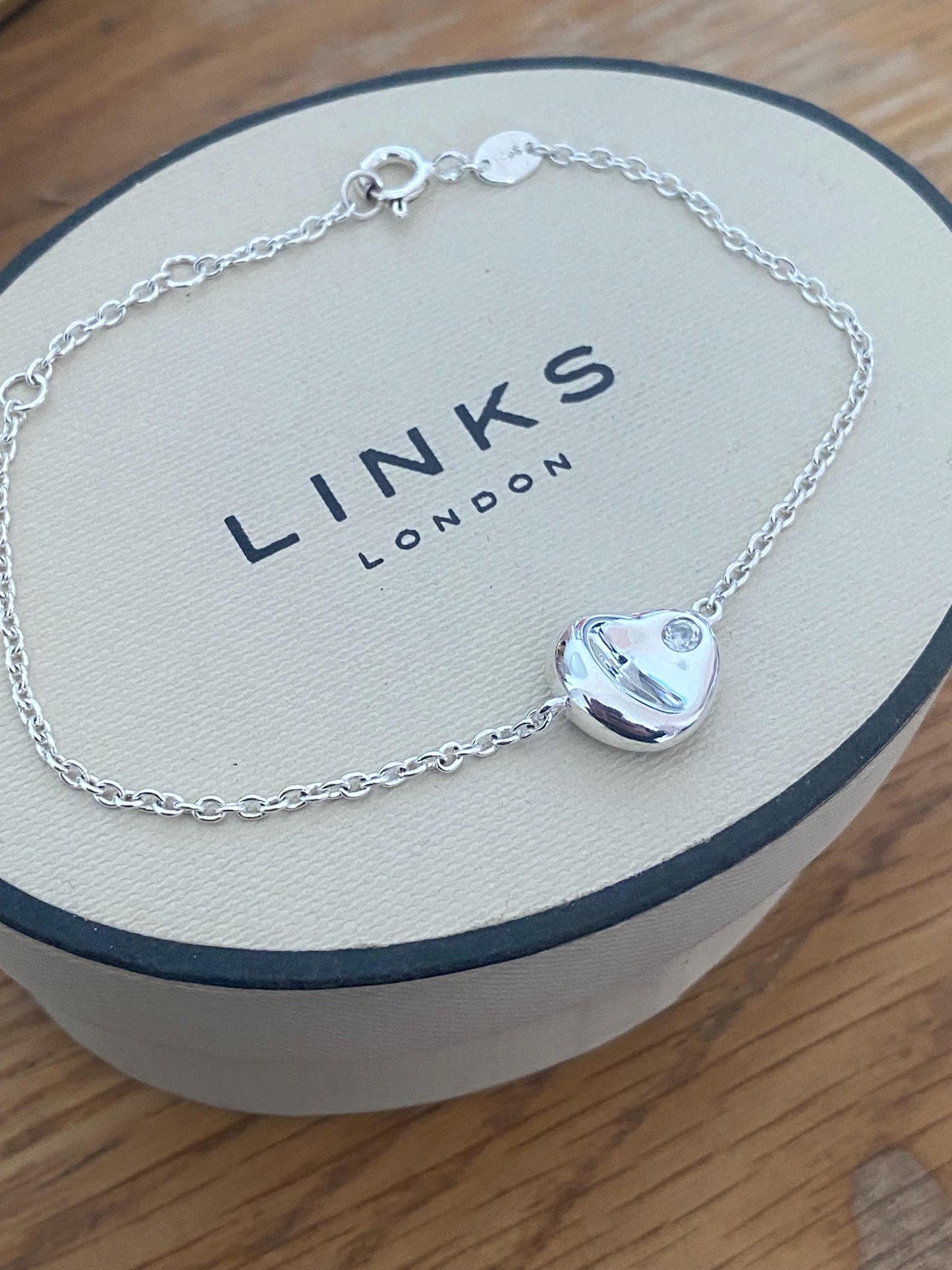Beautiful brand new vintage very rare links of London pebble bracelet with clear stone, sterling silver