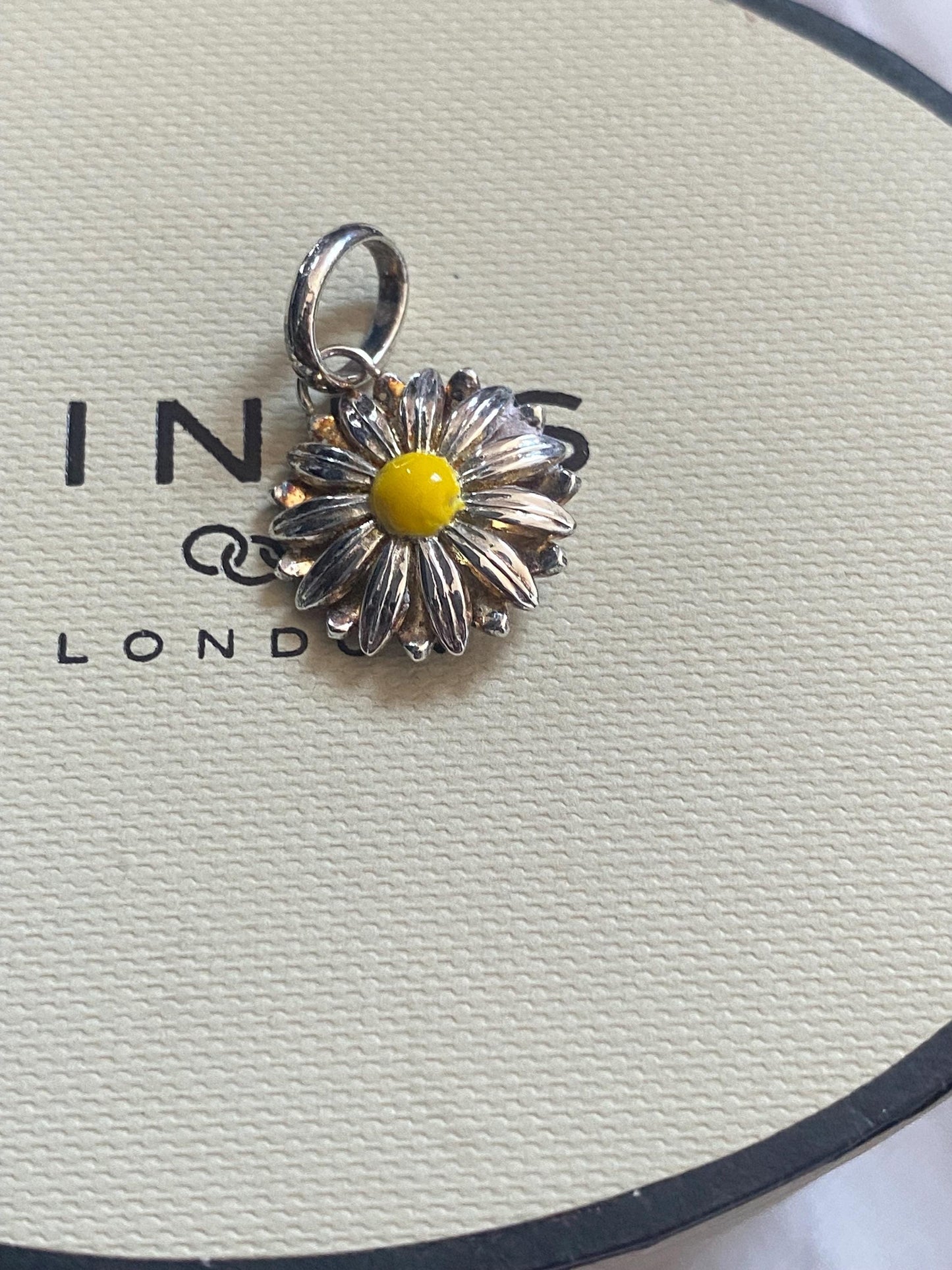 stunning Links of London daisy charm, sterling silver, yellow enamel, genuine