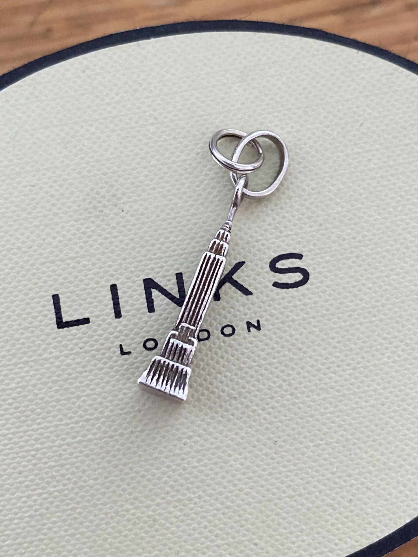 Beautiful genuine rare hallmarked Links of London sterling silver Empire State Building charm
