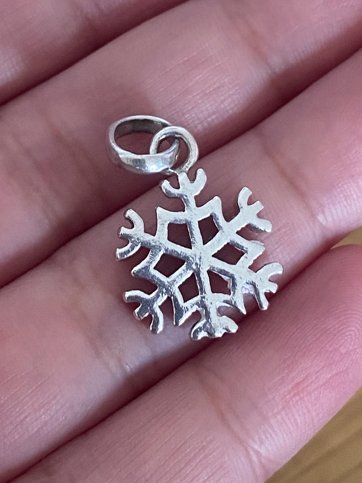 cute genuine rare Links of London sterling silver snowflake hallmarked charm