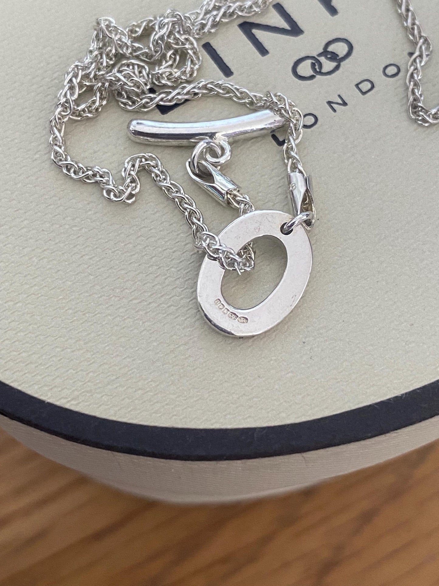 Absolutely gorgeous Links of London Topaz triple Droplet, T bar Necklace, Sterling Silver, assay Hallmarked