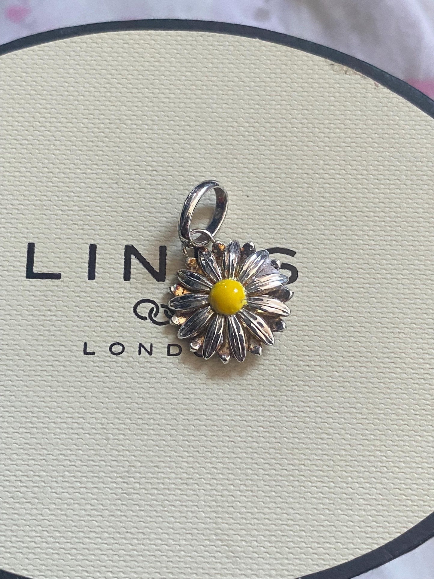 stunning Links of London daisy charm, sterling silver, yellow enamel, genuine